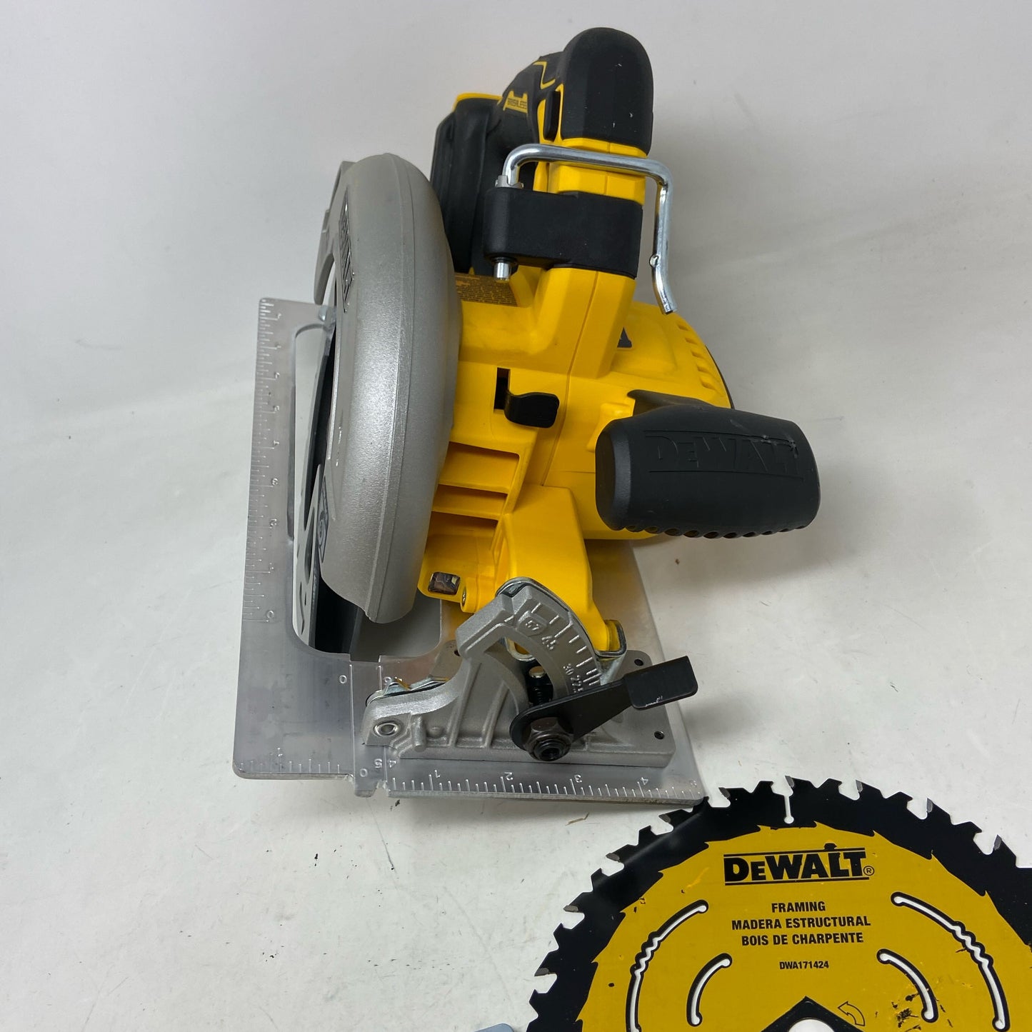 Right-UNT884148TR0M