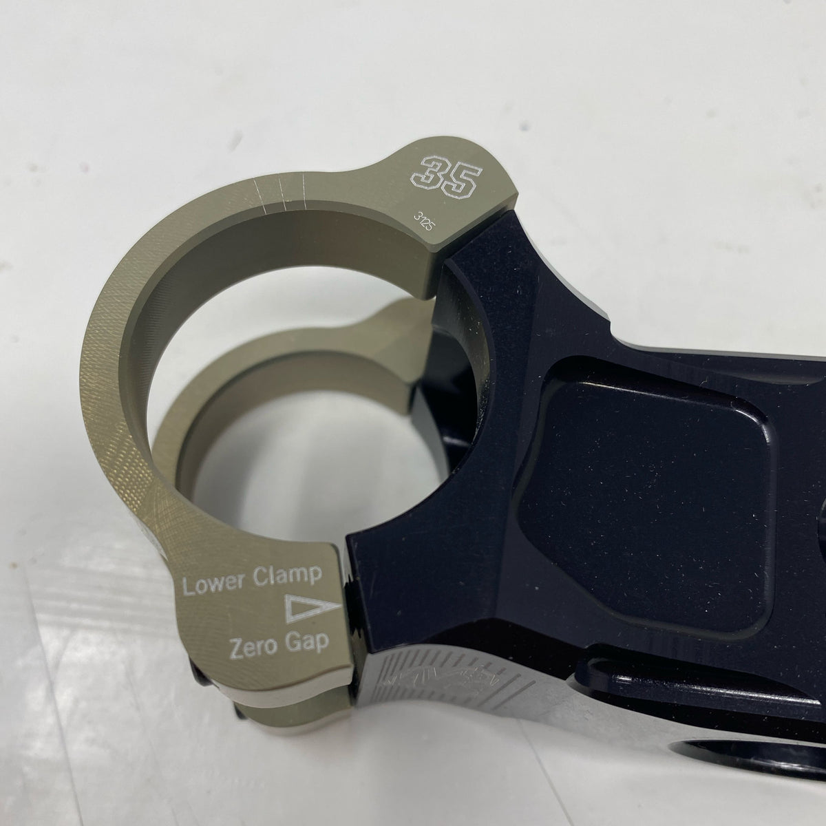 Serial #/Tag-UNT989712K40