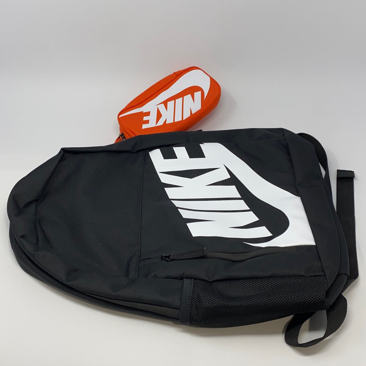 Left-UNT772708Q2M