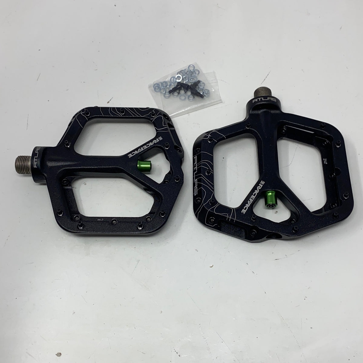 Left-LPNO589285908