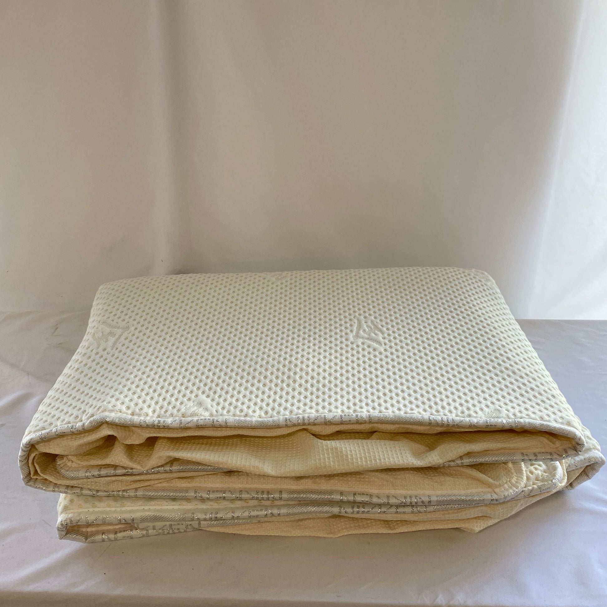 Back-UNT5329677AT