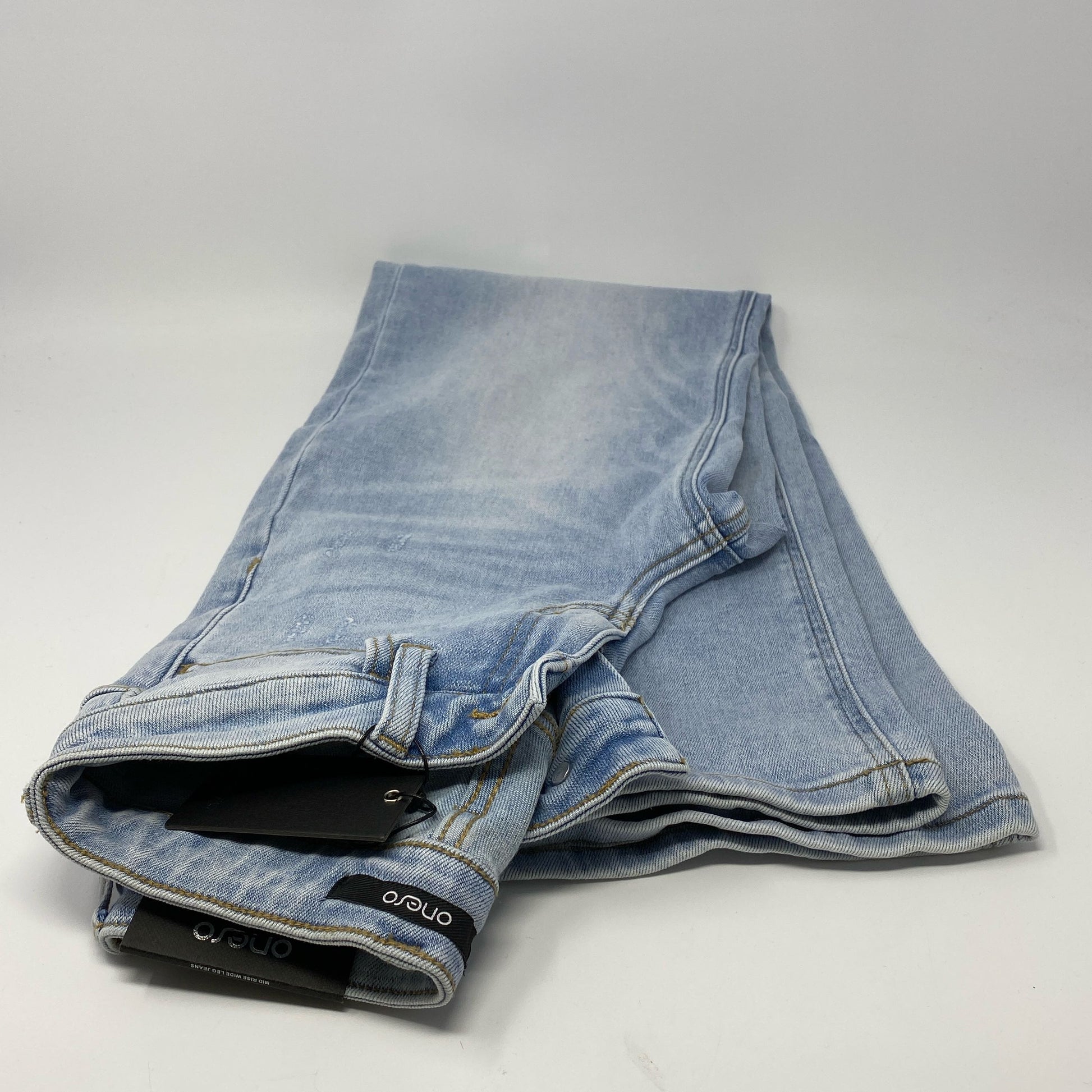 Back-UNT826773G0F