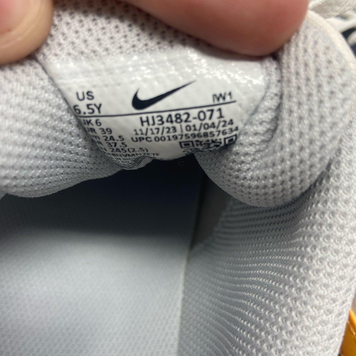 Serial #/Tag-UNT633216KYQ