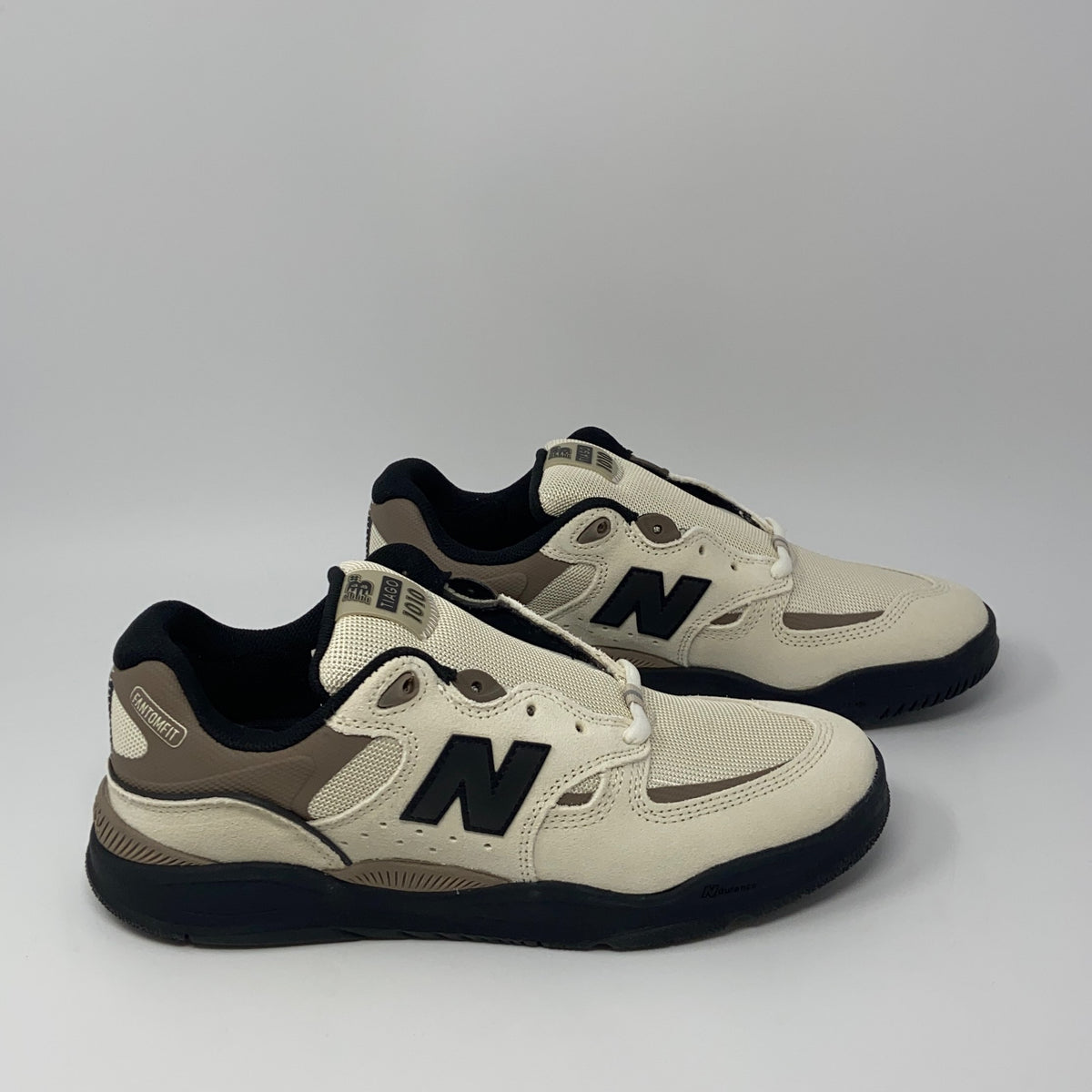 Front-UNT208884W1Y