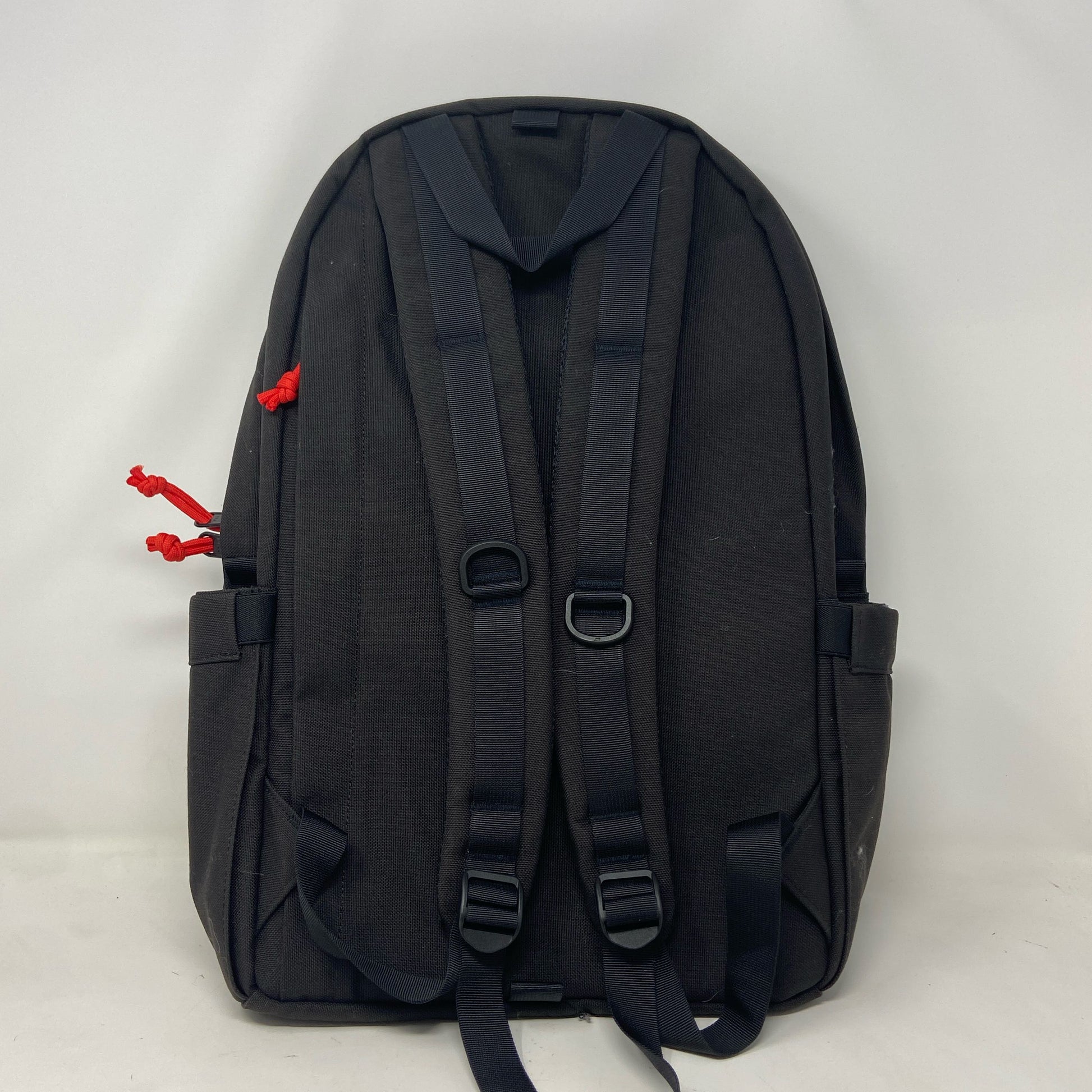 Back-UNT182359TY1