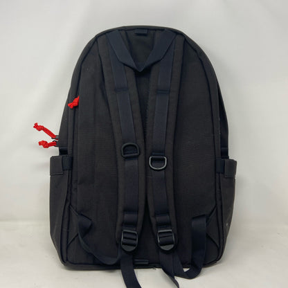 Back-UNT182359TY1