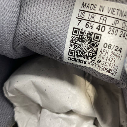 Serial #/Tag-UNT591555X8Q