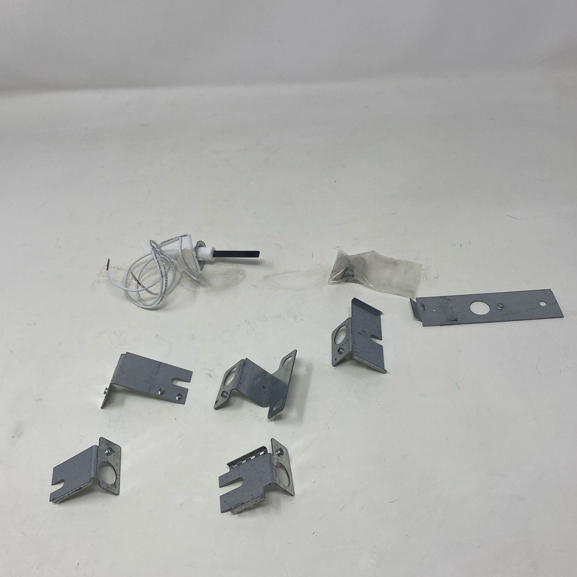 Back-UNT605626RYM