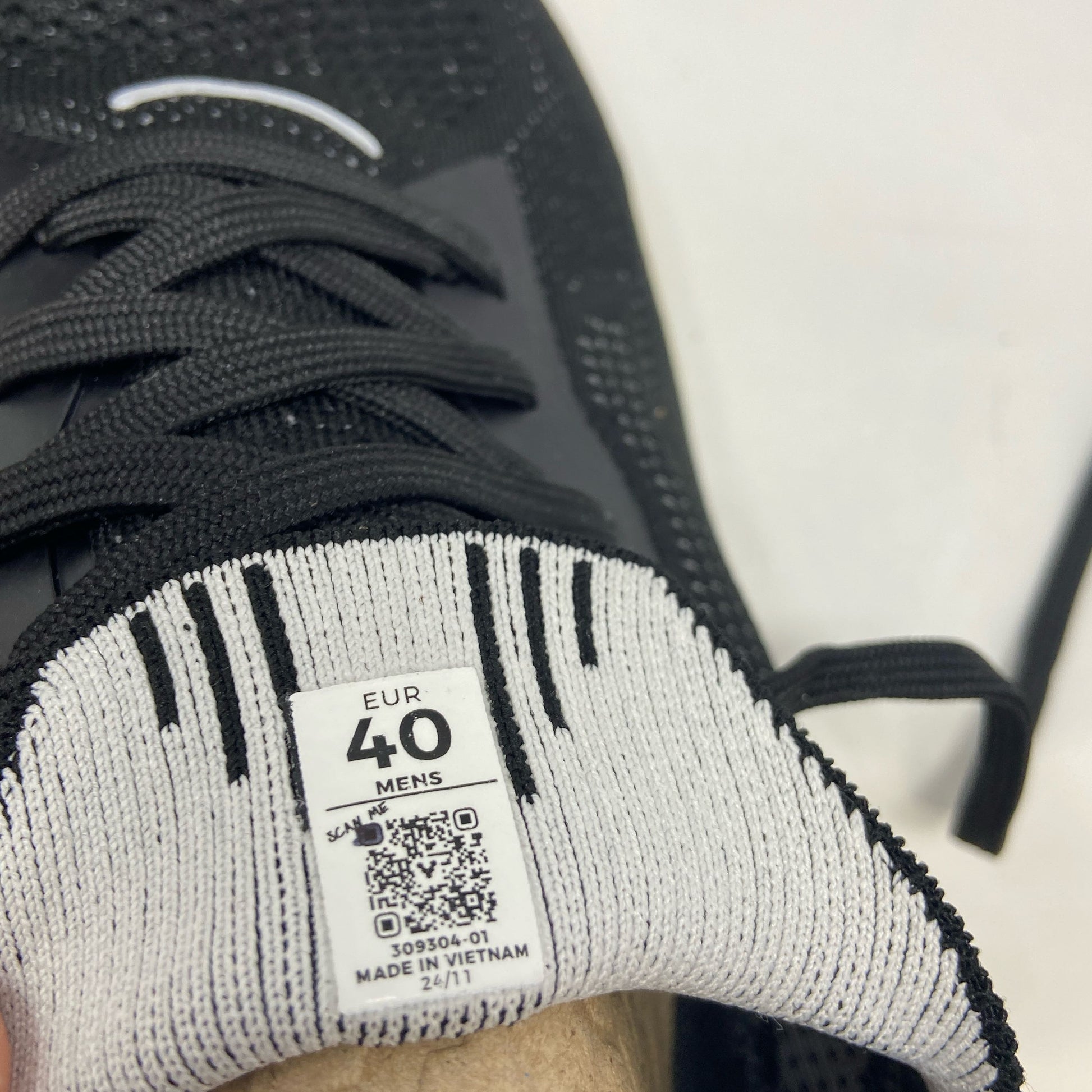 Serial #/Tag-UNT76629736E