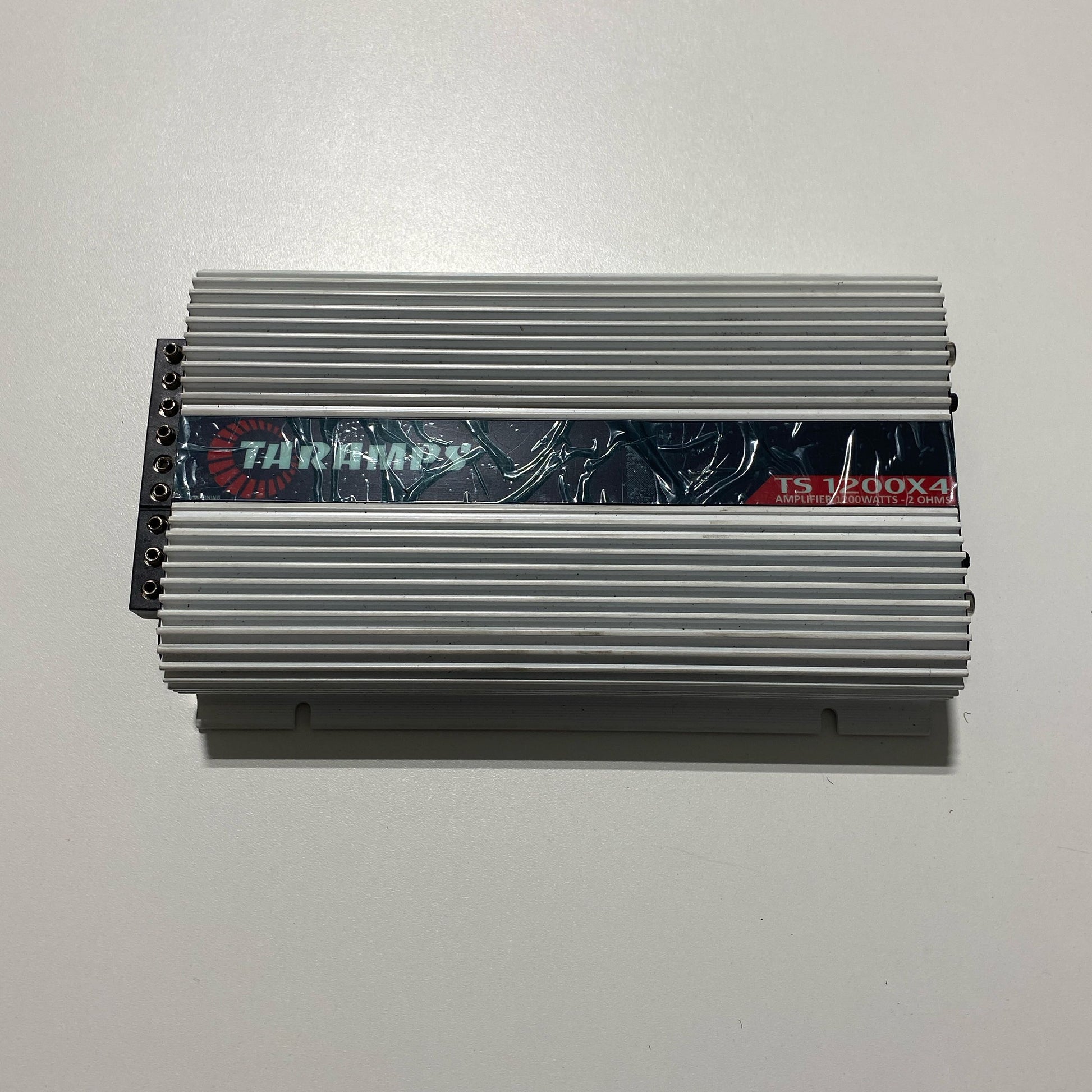 Front-UNT011260Y8I