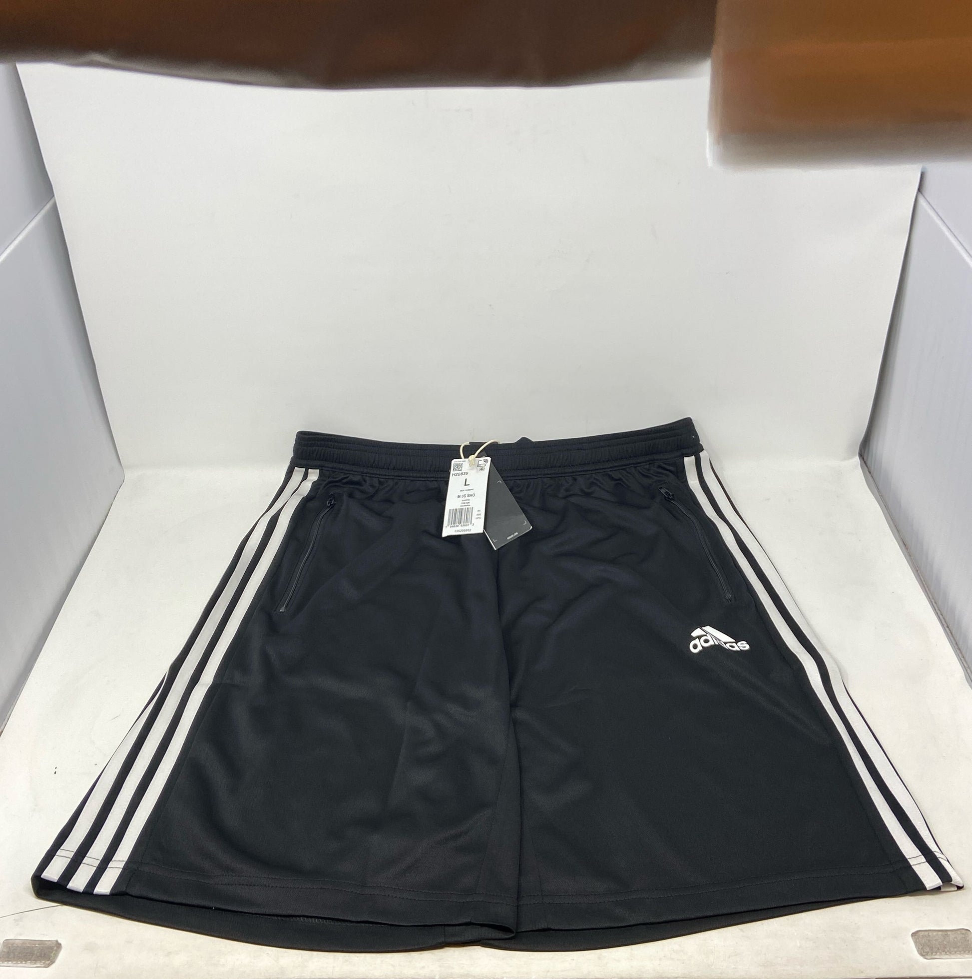 Product Image-UNT589527BVY8