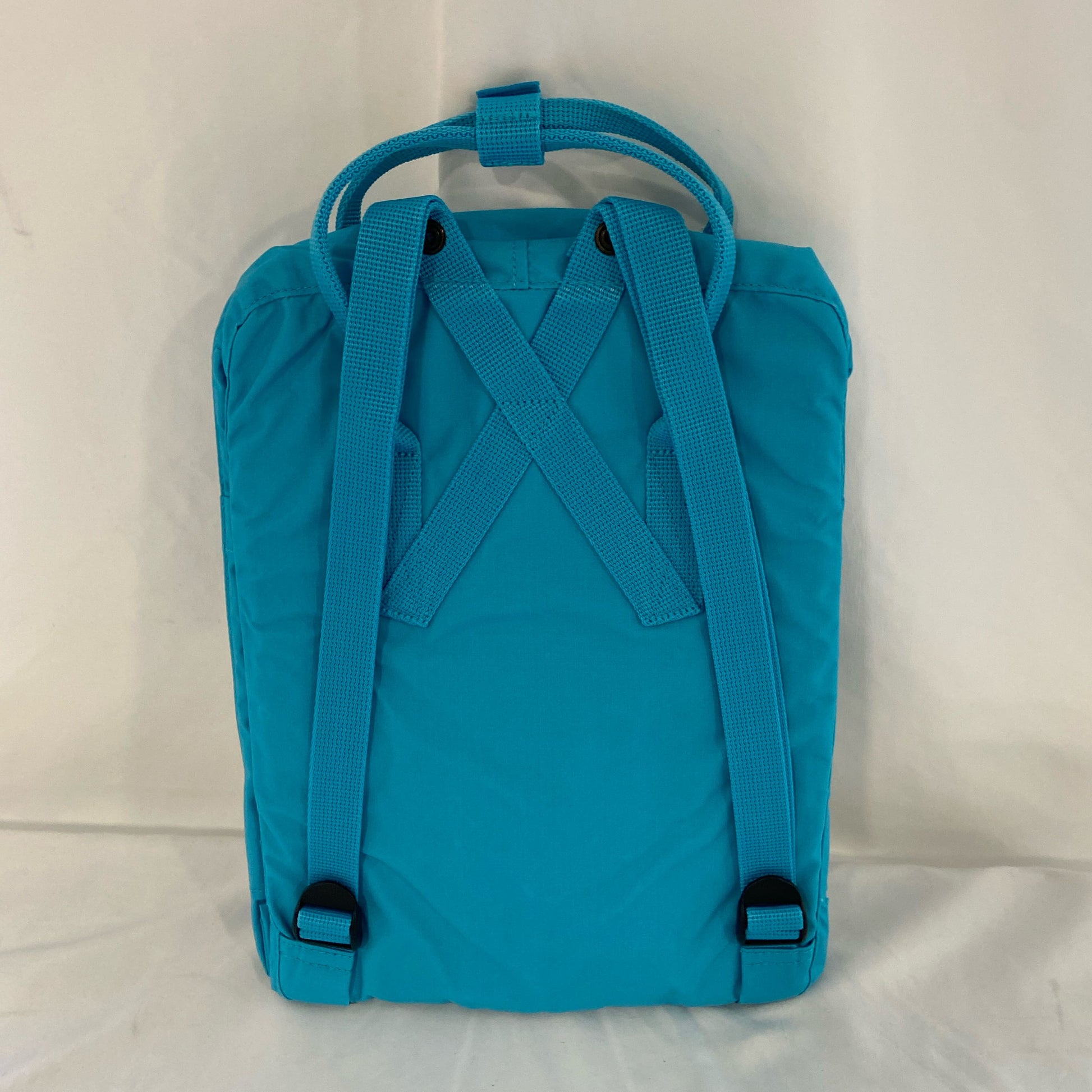 Back-UNT991737AX2