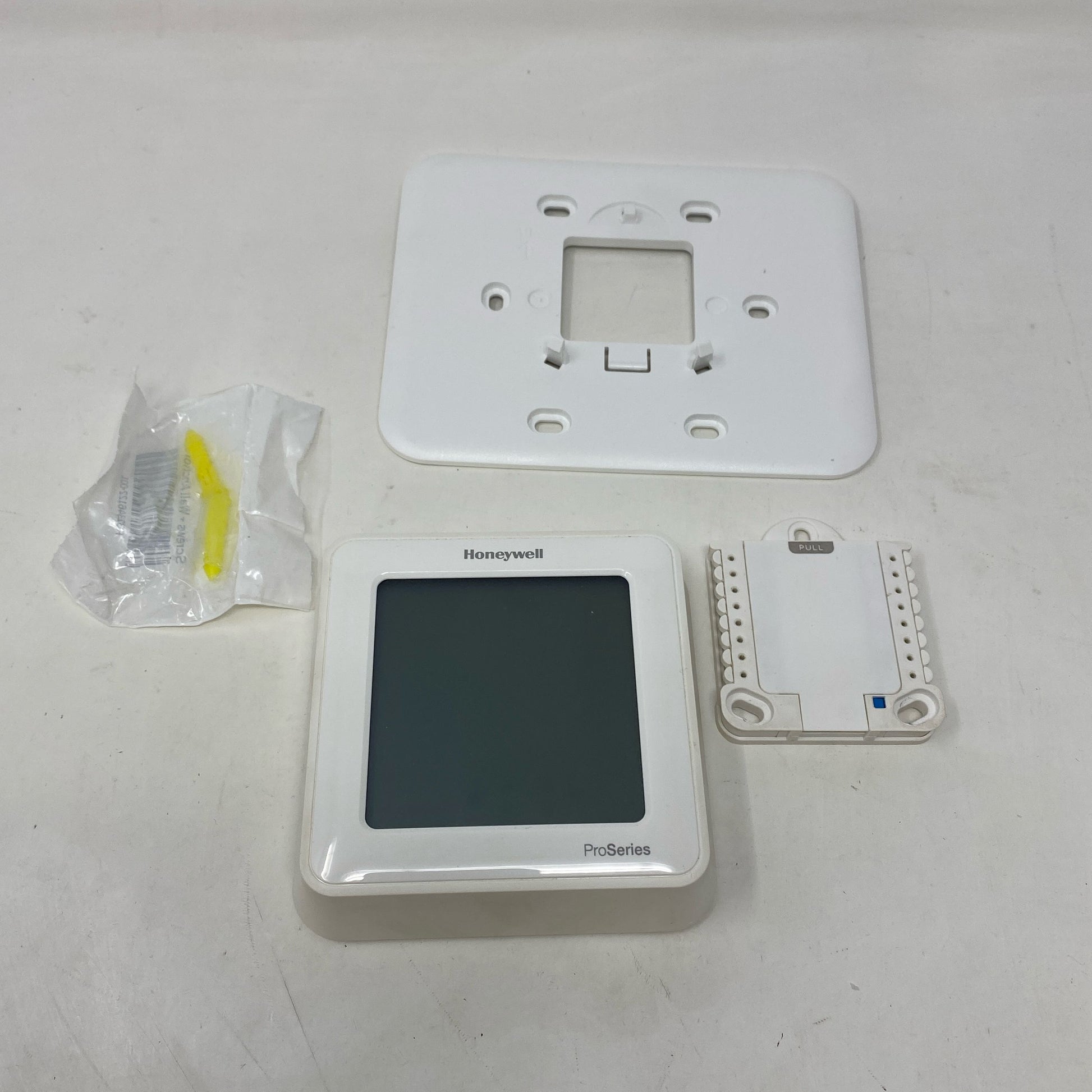 Front-UNT805233M8Q