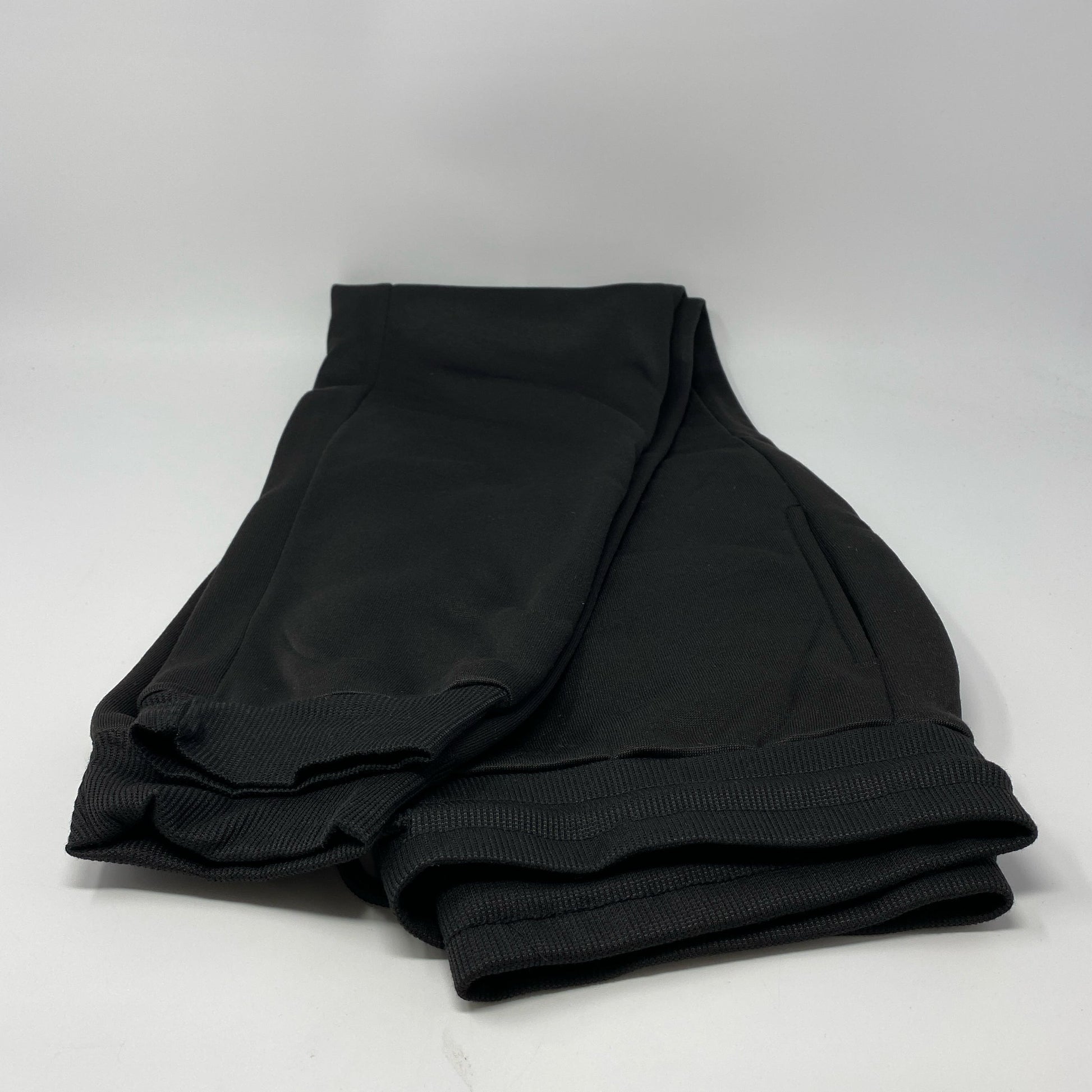 Back-UNT833804AQ6