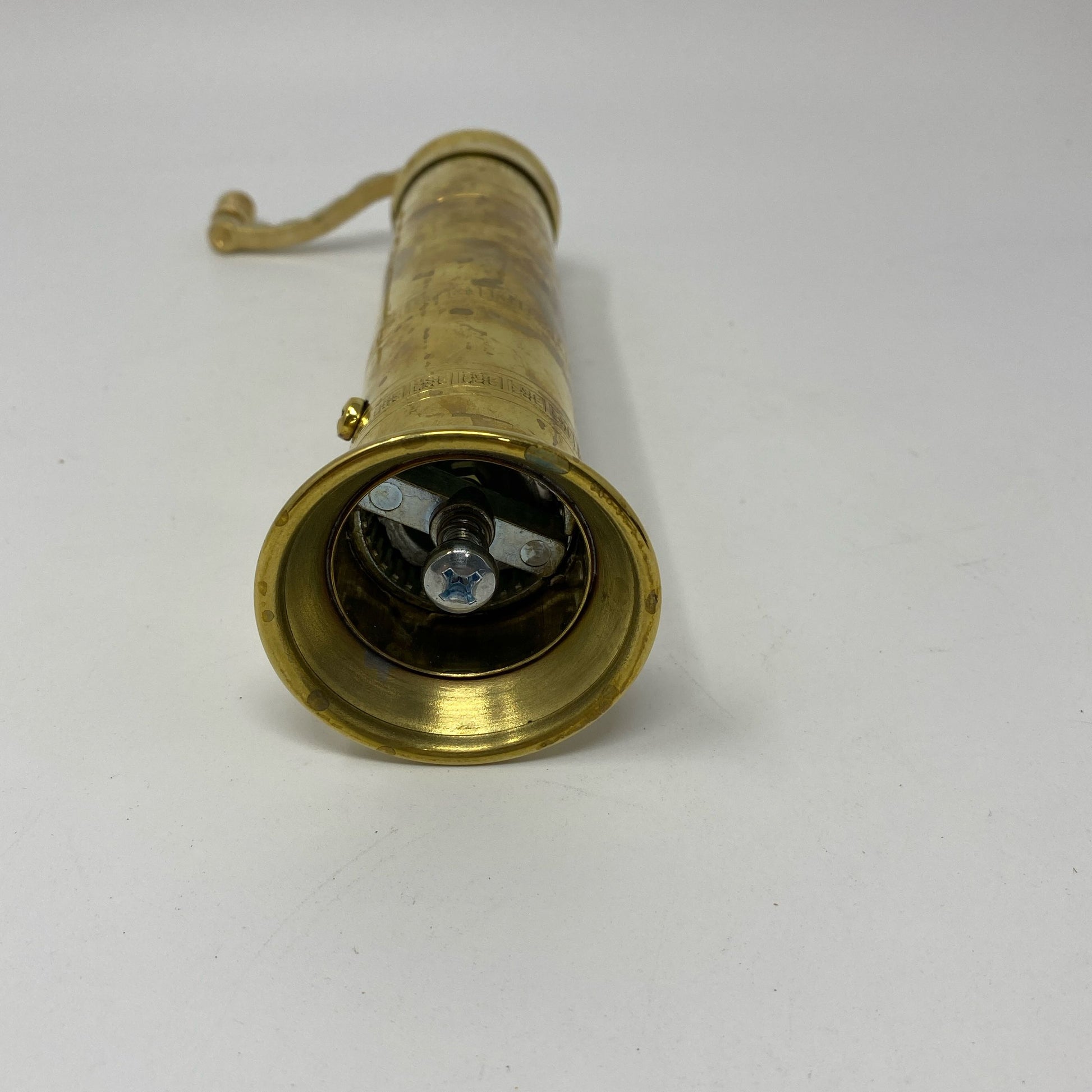 Bottom-LPNO570949726