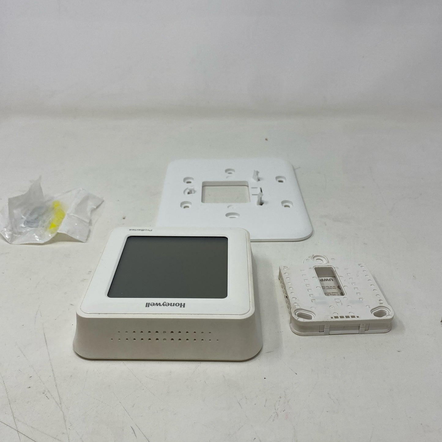 Back-UNT805233M8Q