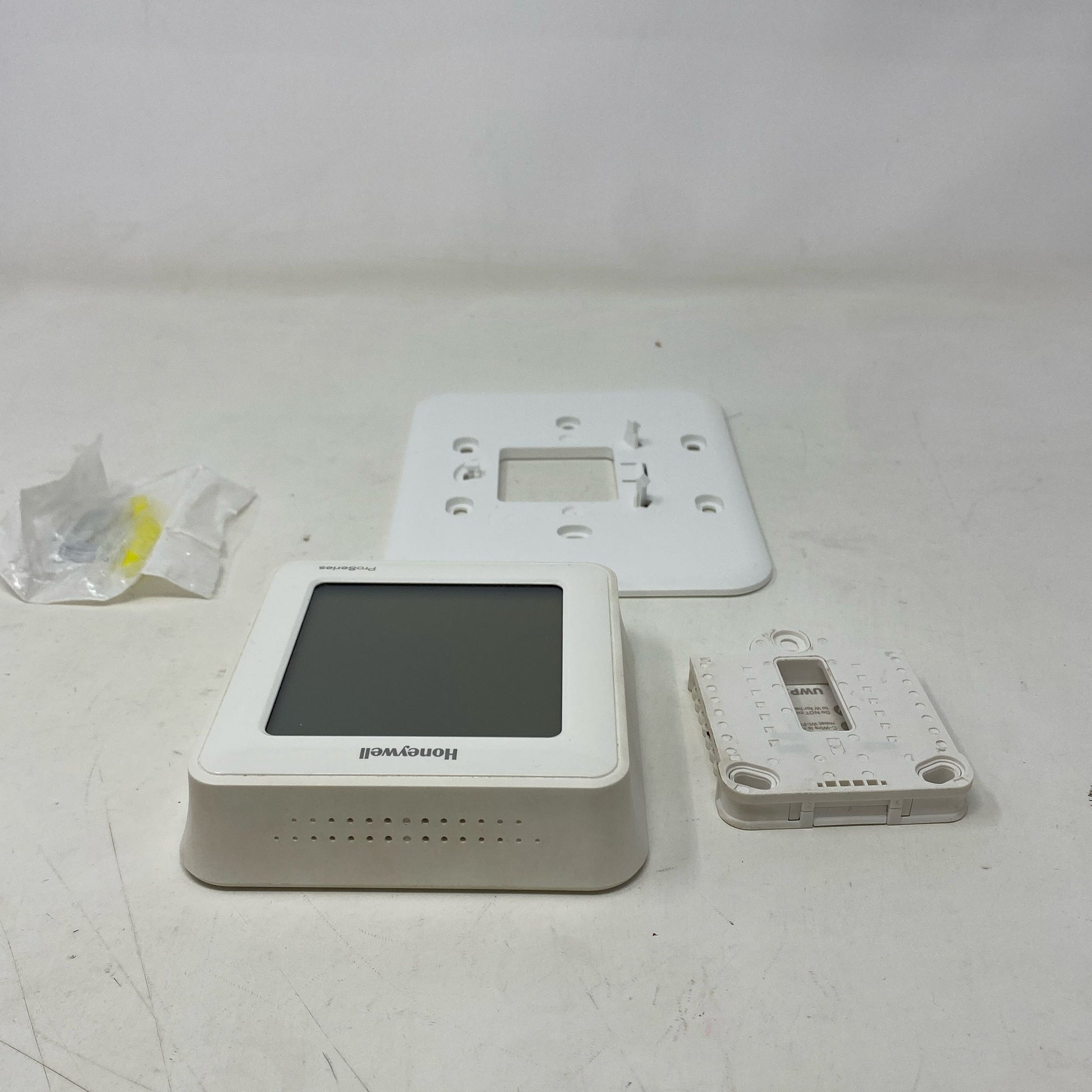 Back-UNT805233M8Q