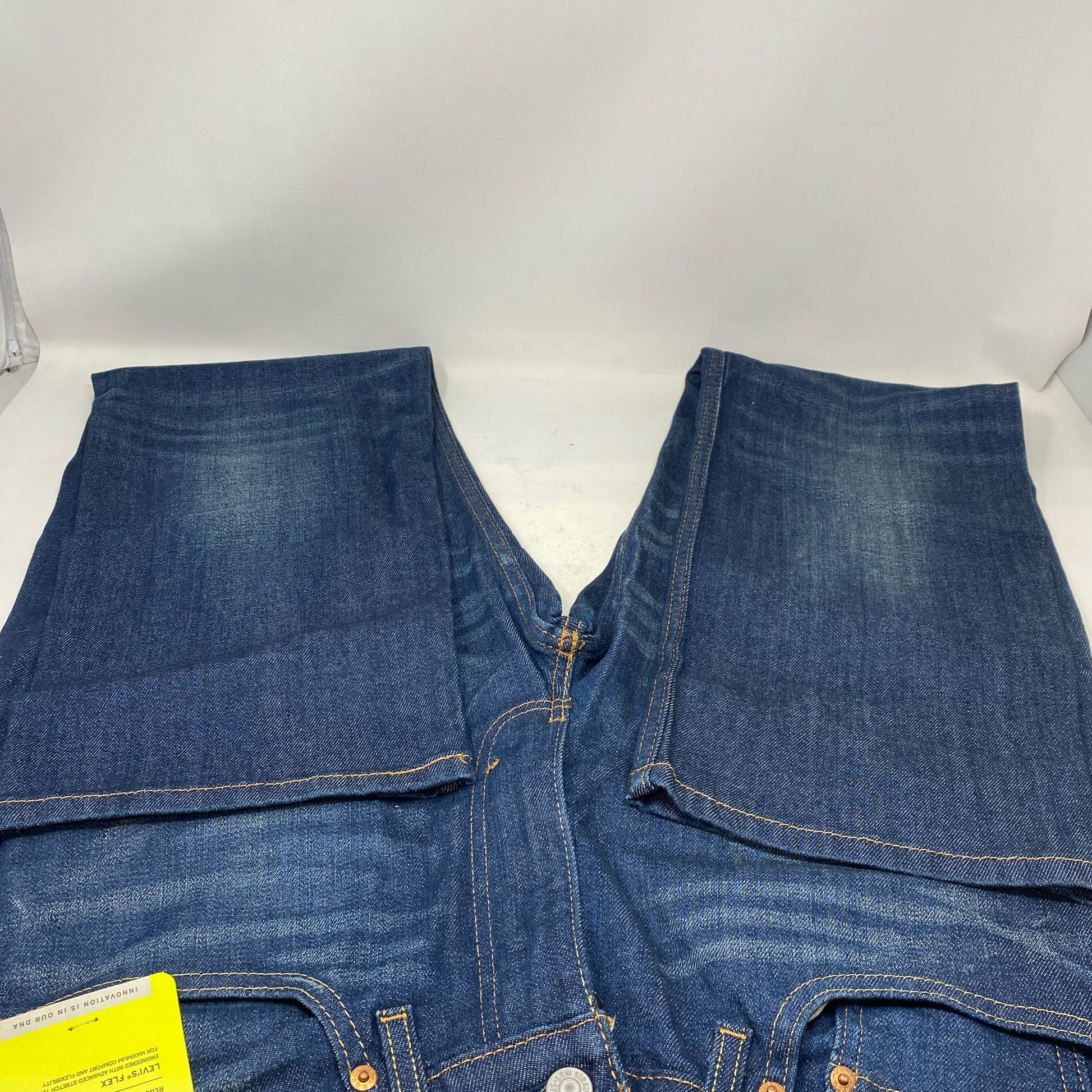 Back-UNT335777UMB