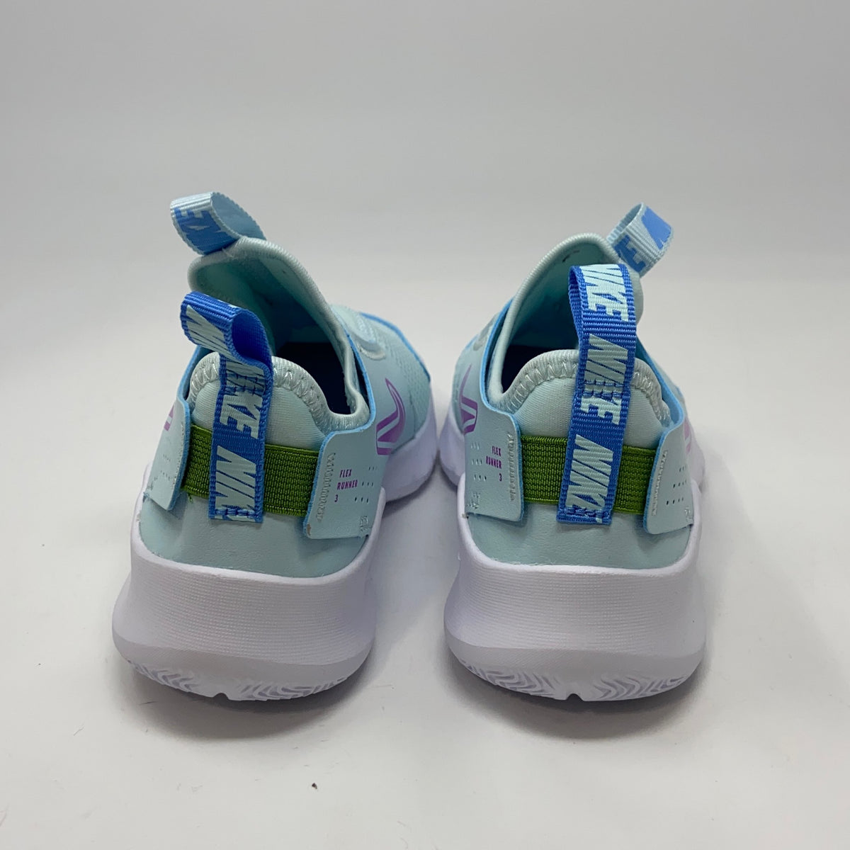 Right-UNT2569646CF