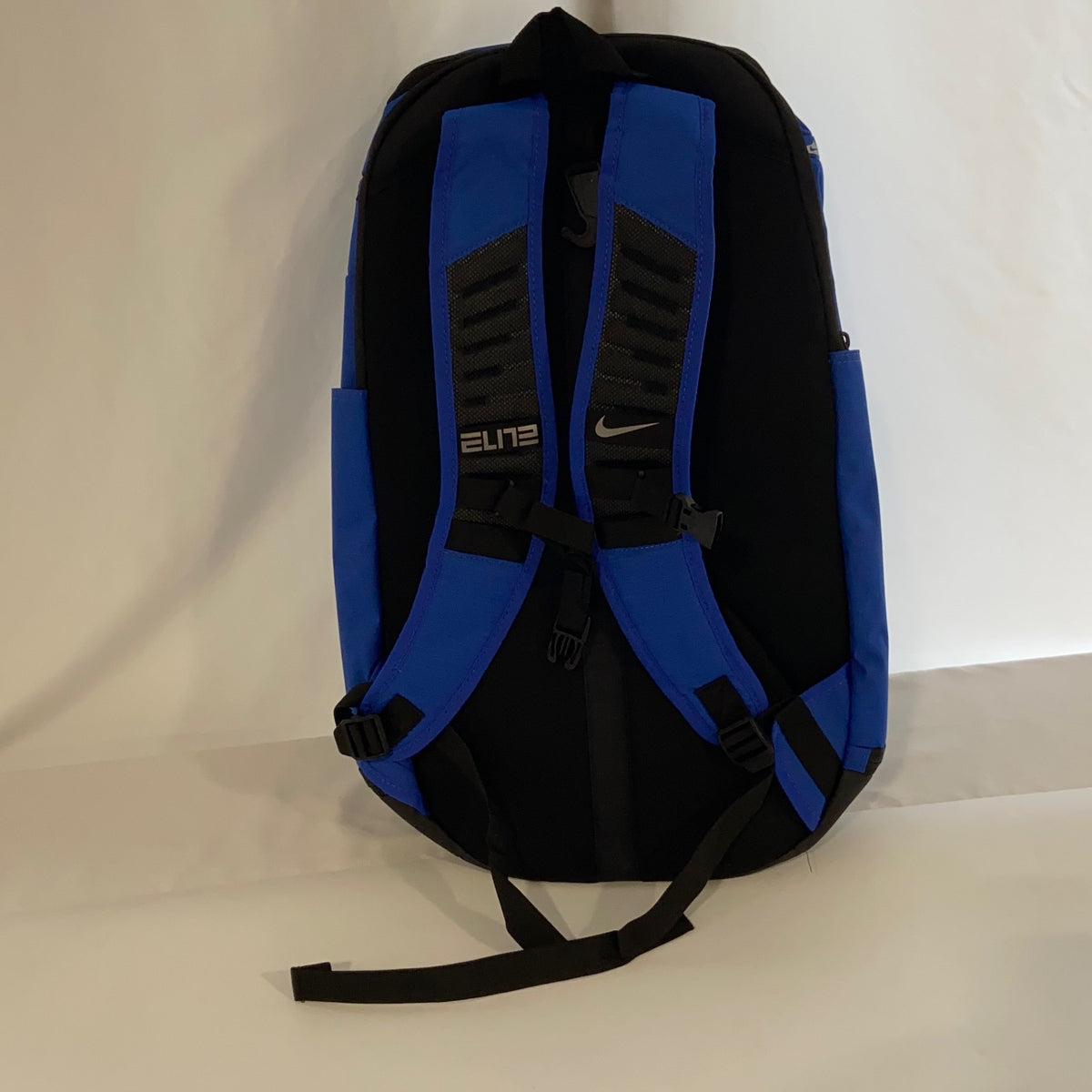 Back-UNT172312WYV