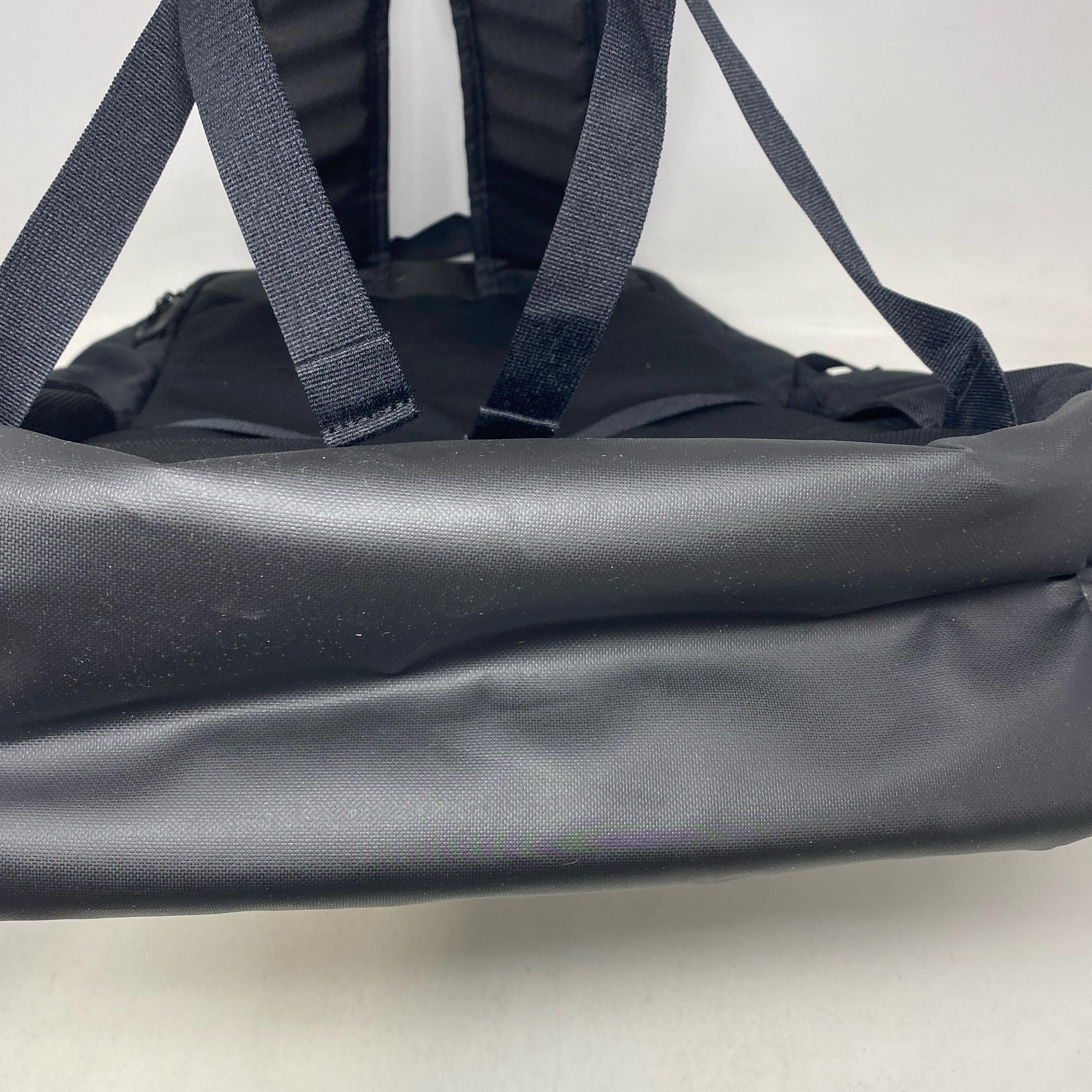 Bottom-UNT516870LYE