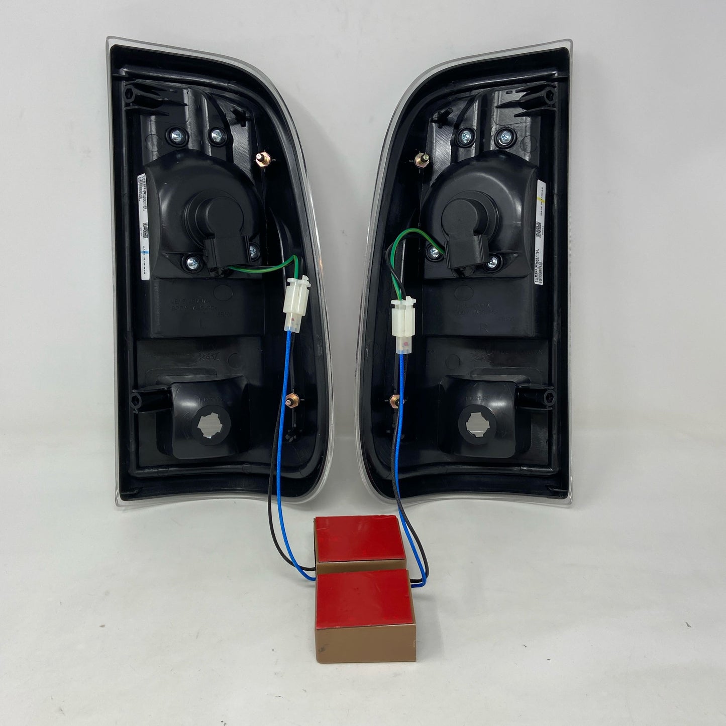 Back-UNT231273Y2J