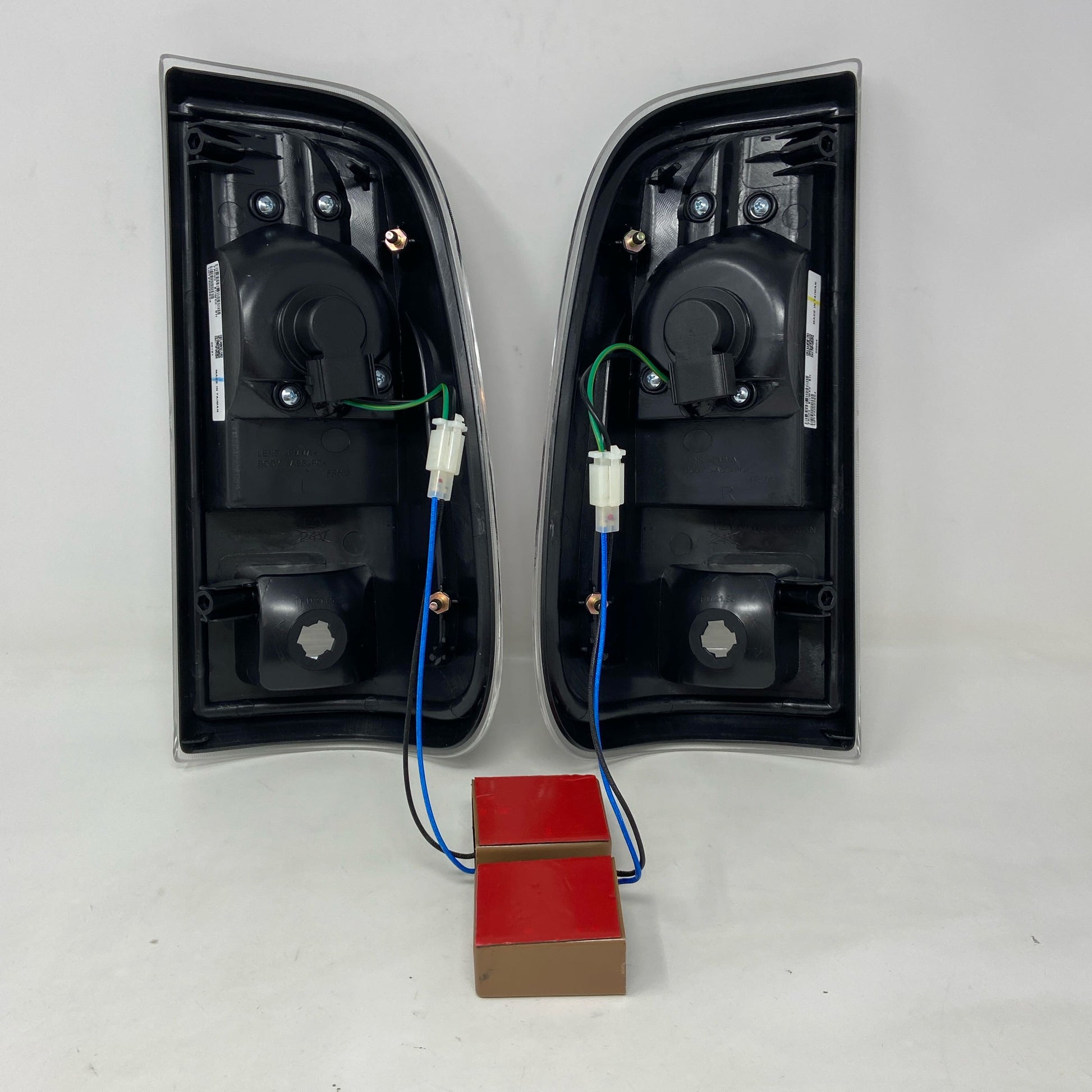 Back-UNT231273Y2J
