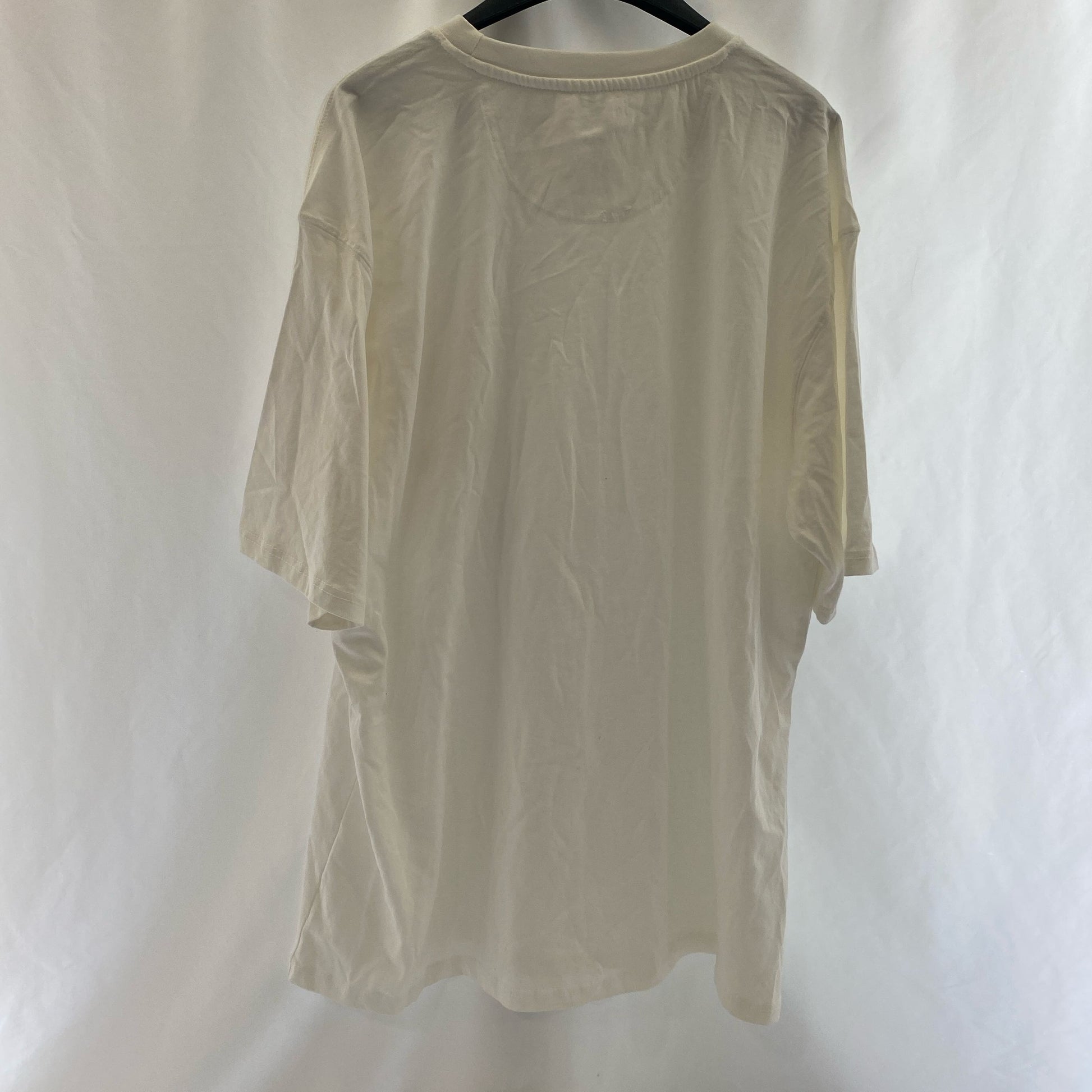 Back-UNT5945391LB