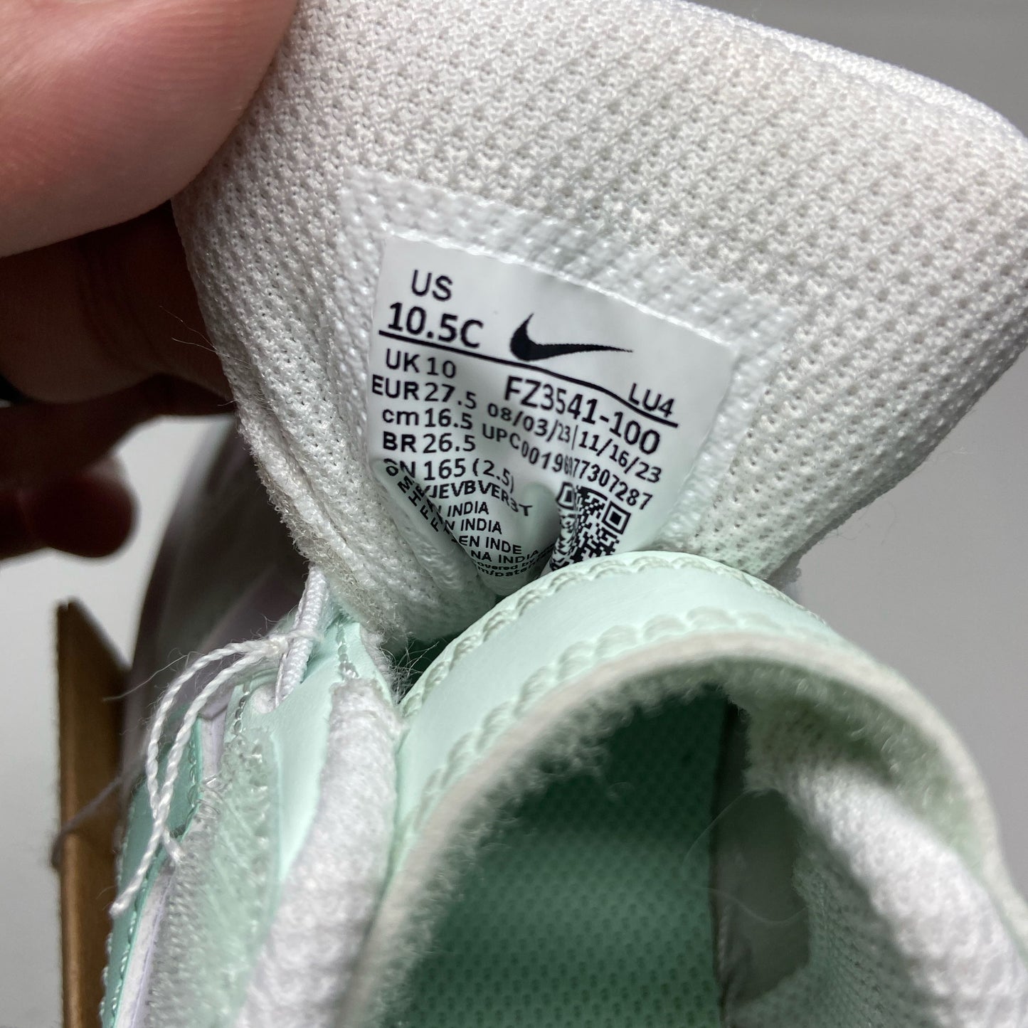 Serial #/Tag-UNT698229KWU