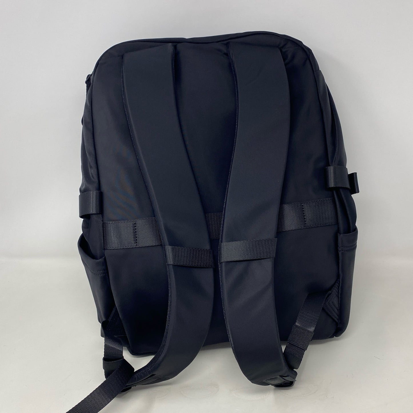 Back-UNT969653YEG