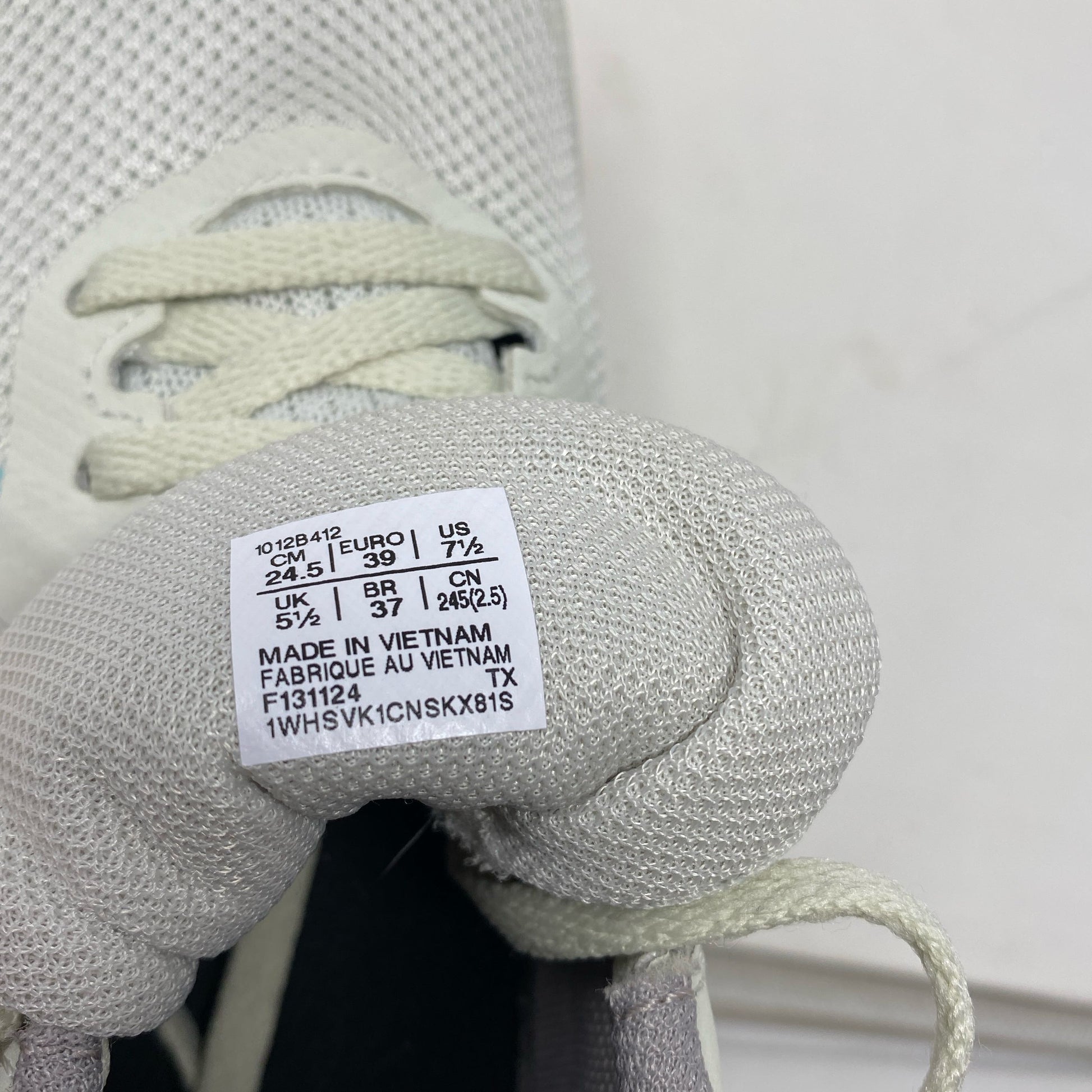 Serial #/Tag-UNT558941FUO