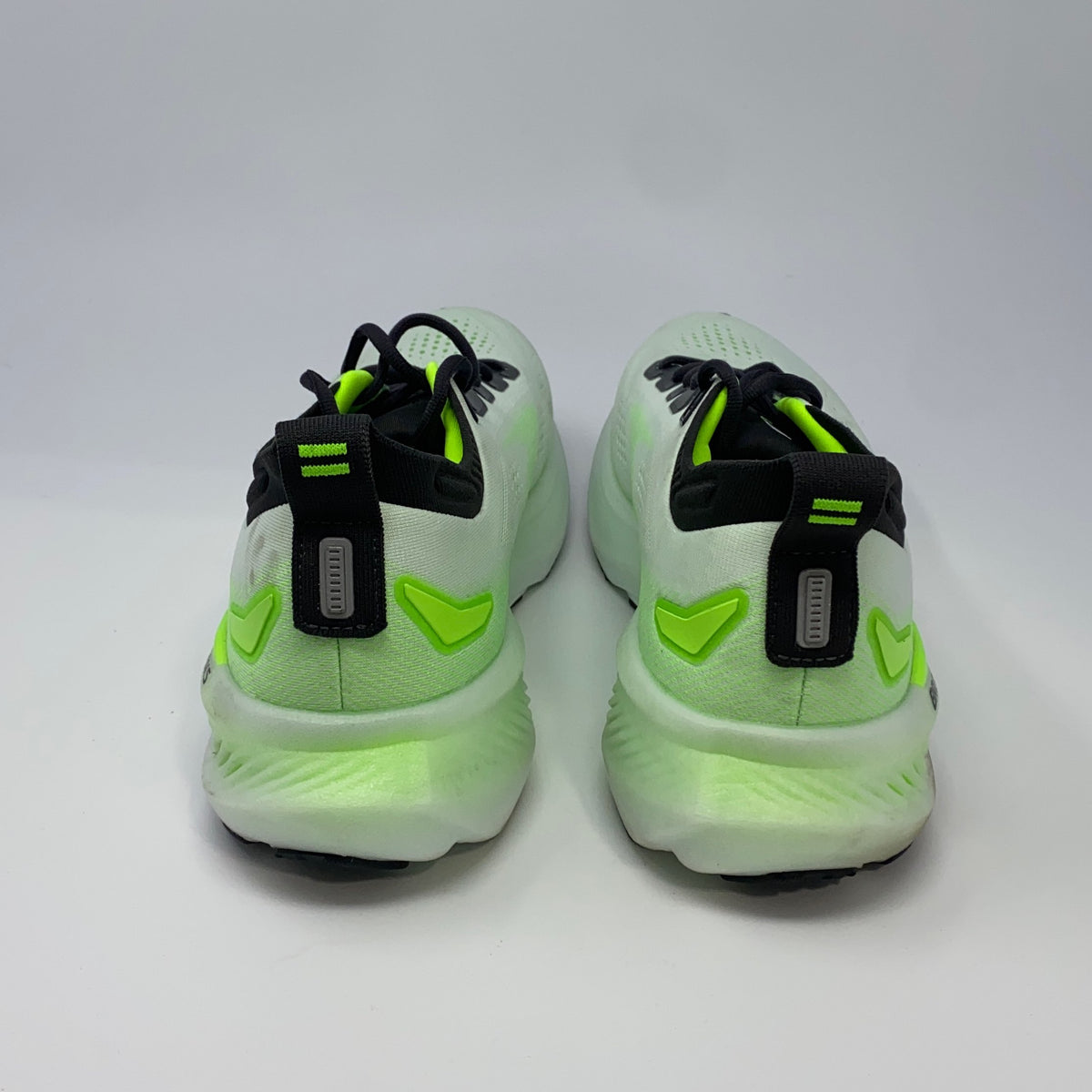 Left-UNT694320FBY