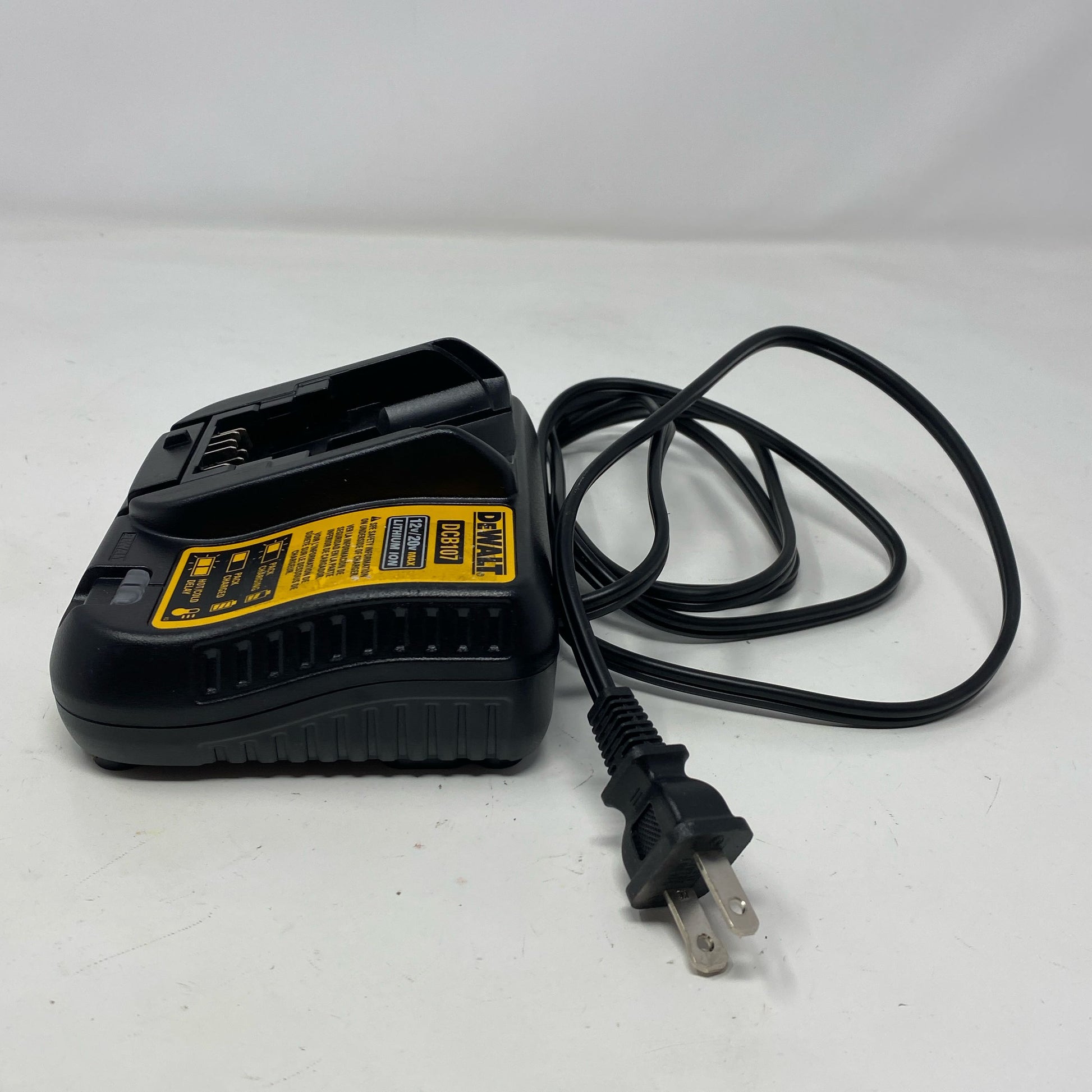 Left-UNT8112323MW