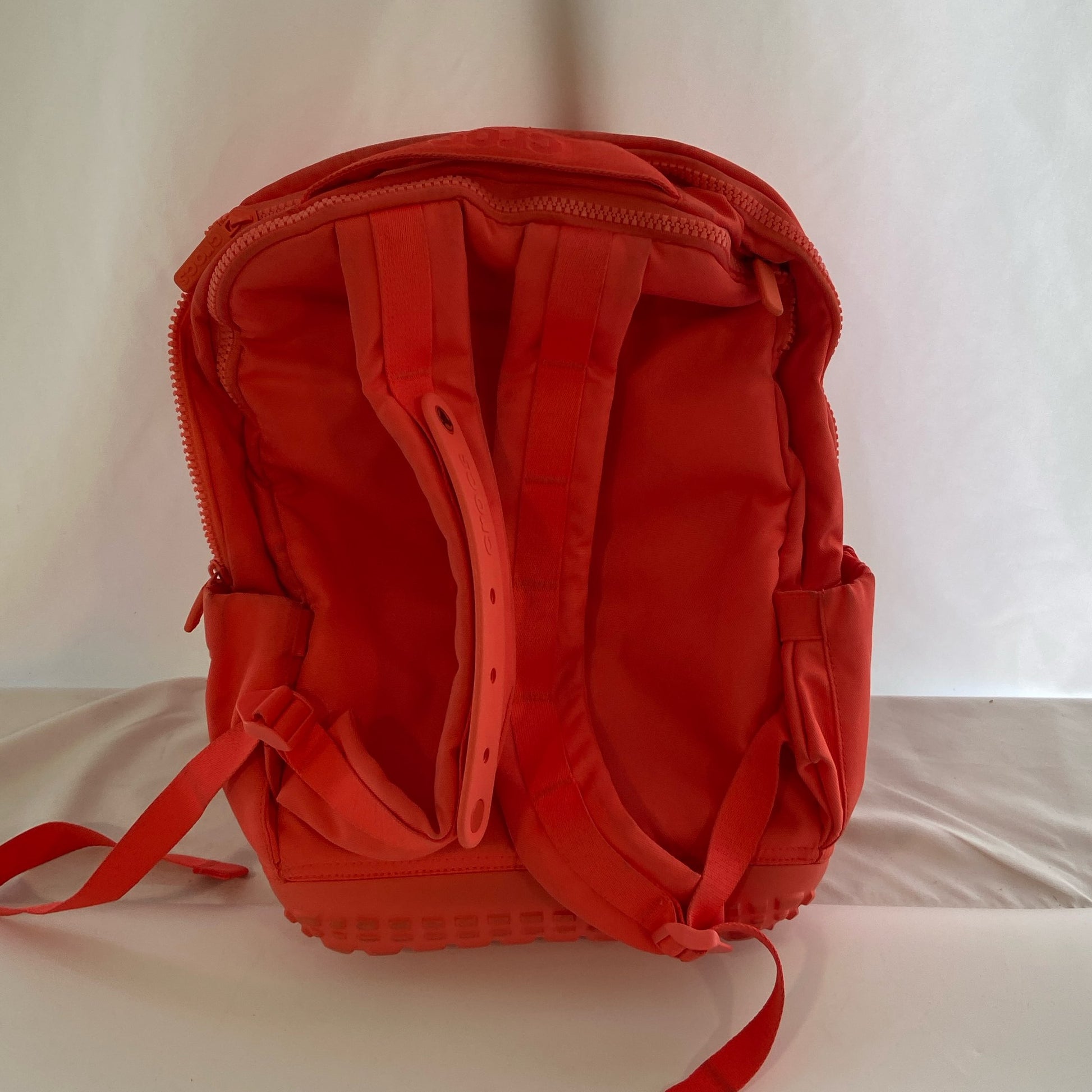 Back-UNT841801FSA