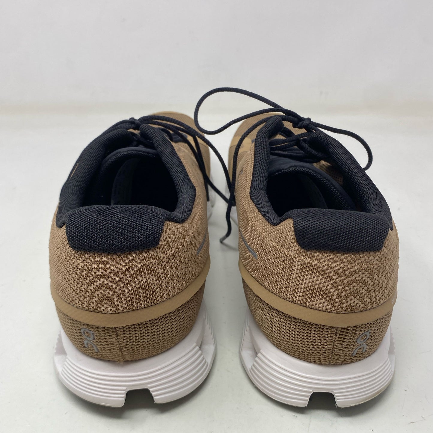 Left-LPNNE6YFXT794