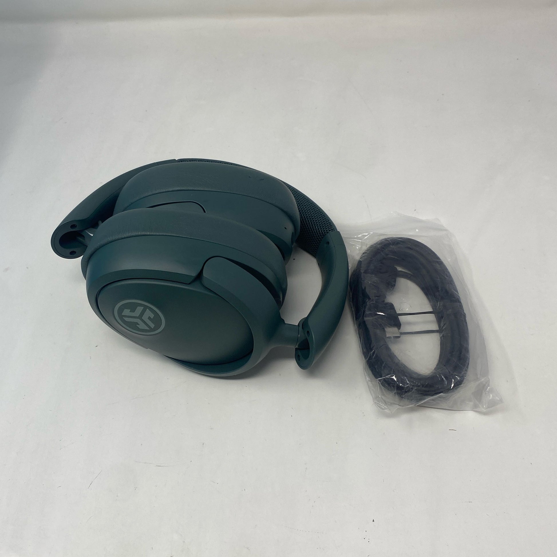 Front-UNT812557NLE