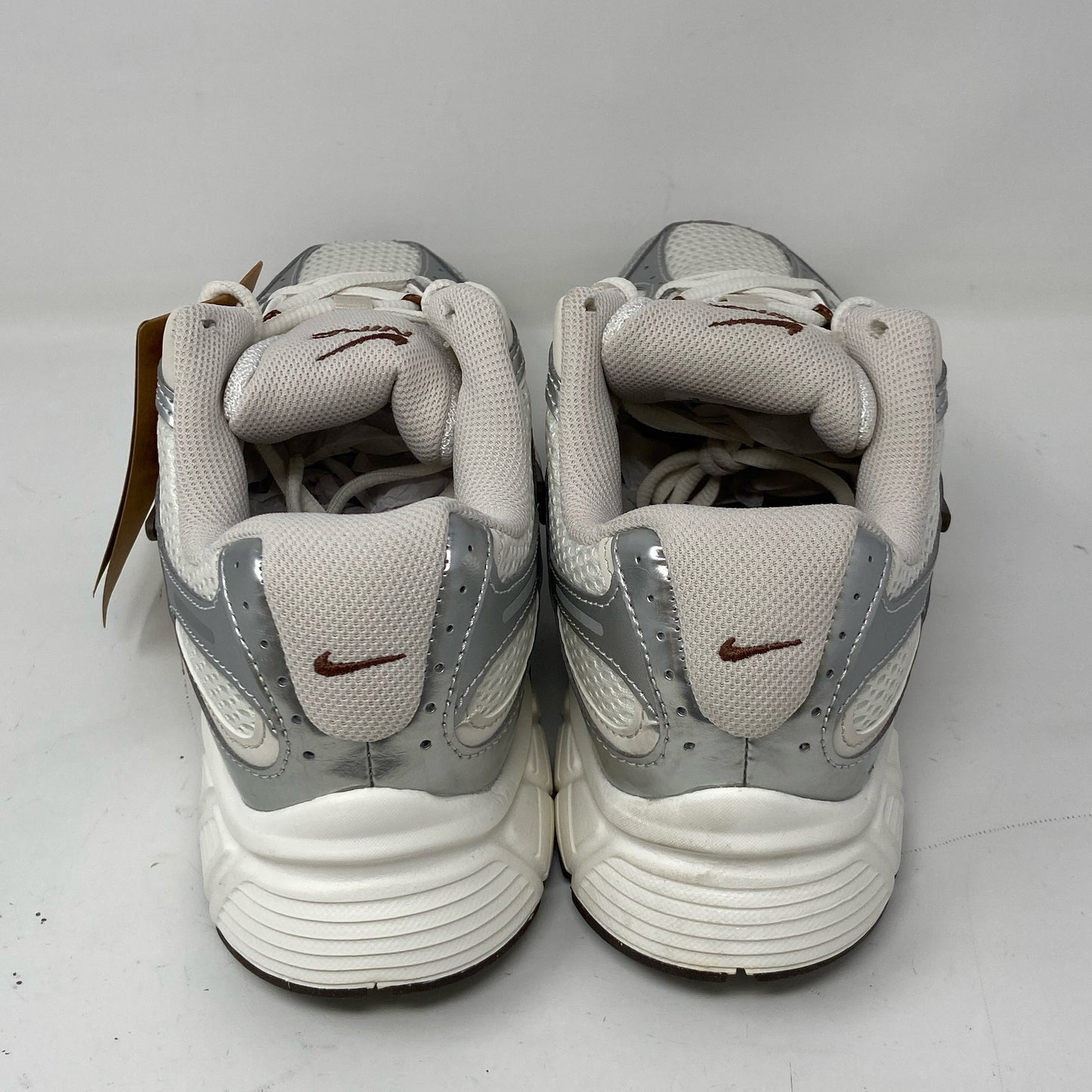 Left-UNT682726R8V