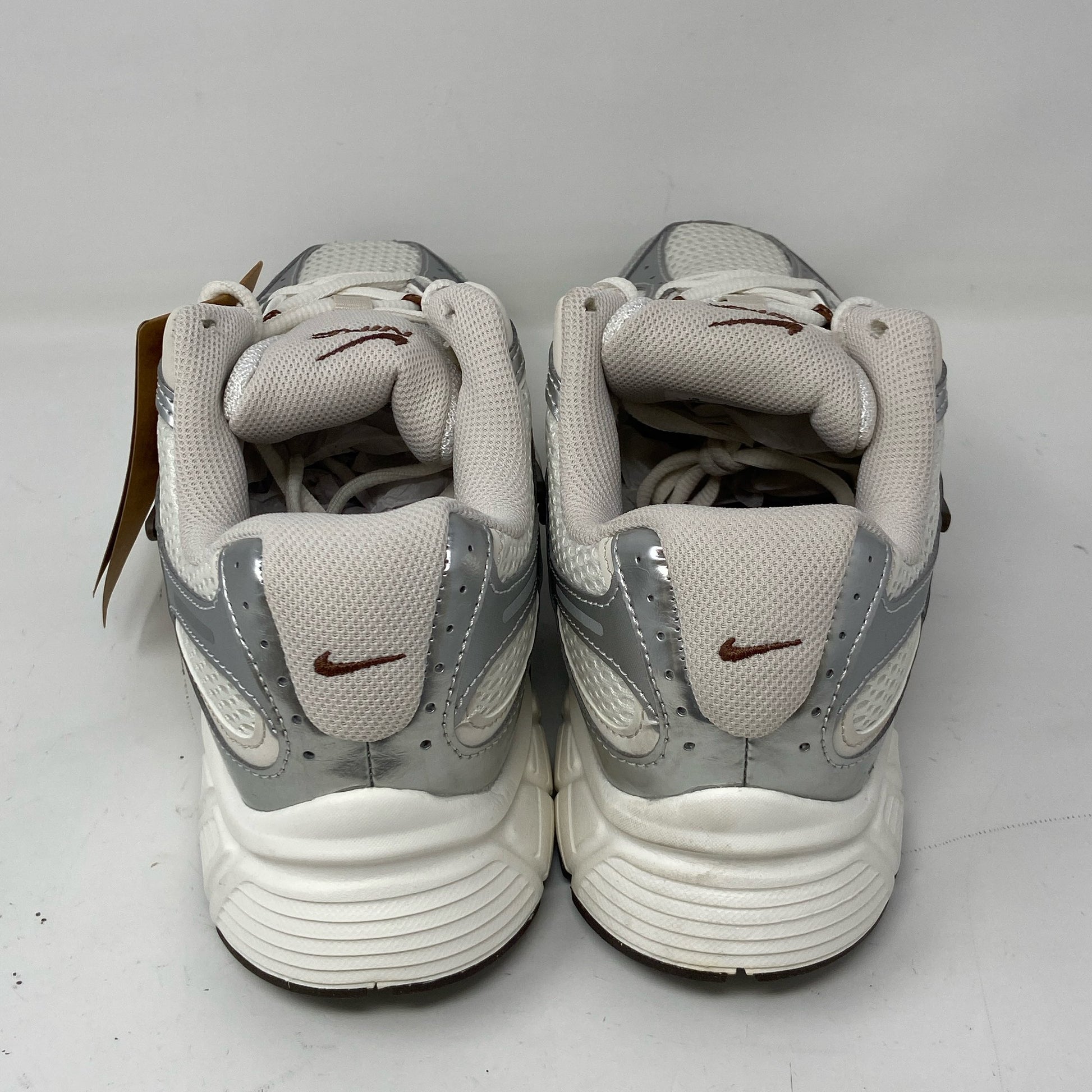 Left-UNT682726R8V