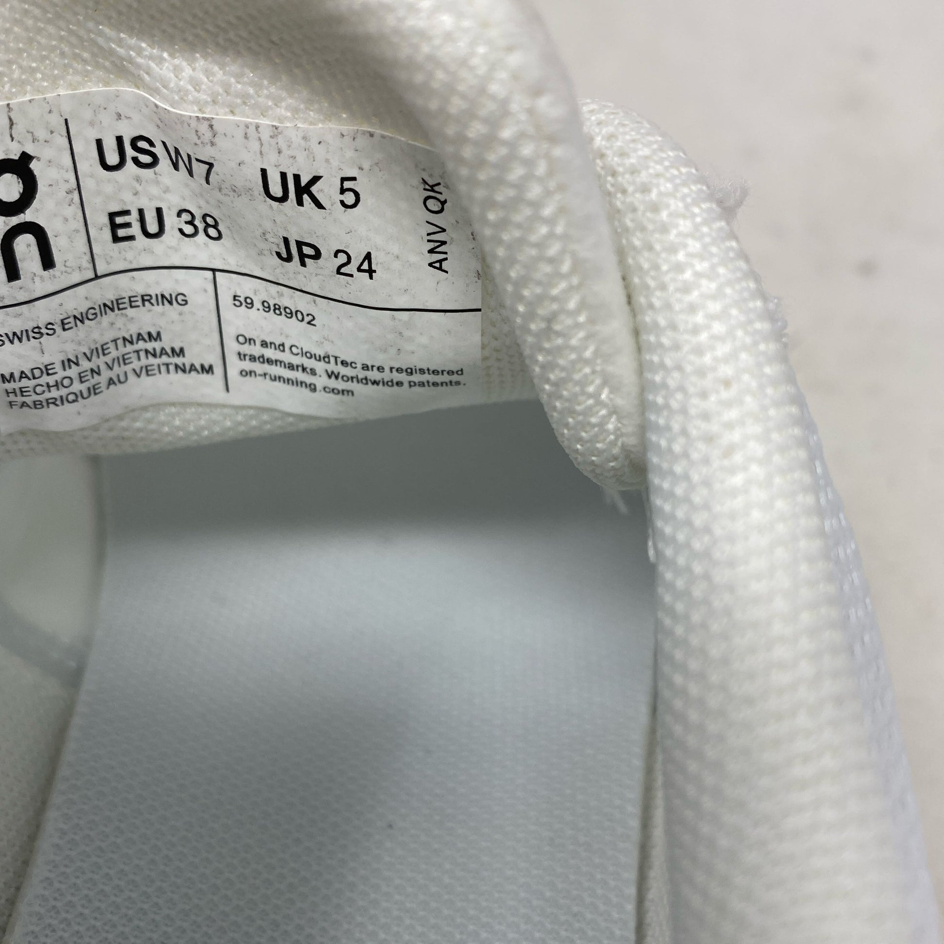 Serial #/Tag-UNT548228QWL
