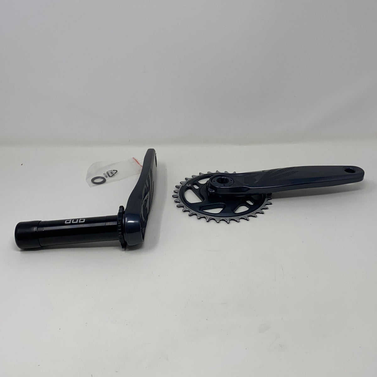 Left-UNT574275DCQ
