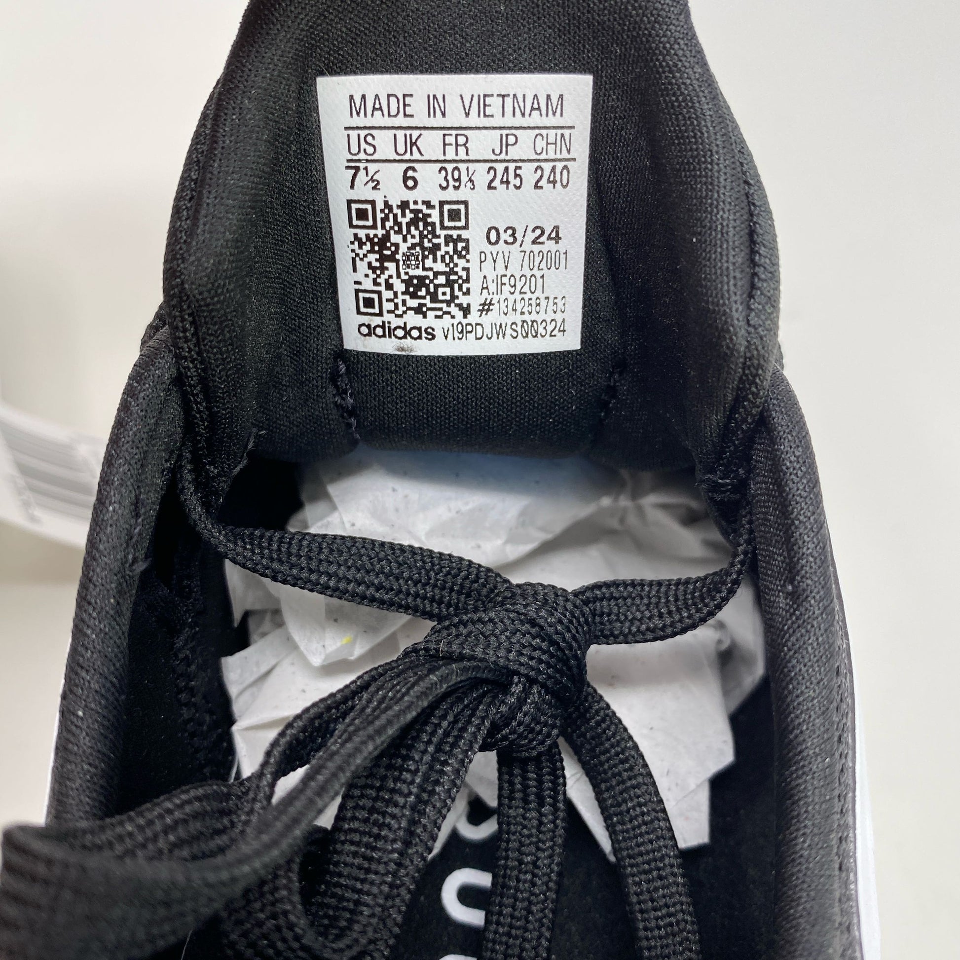 Serial #/Tag-UNT69666735Q