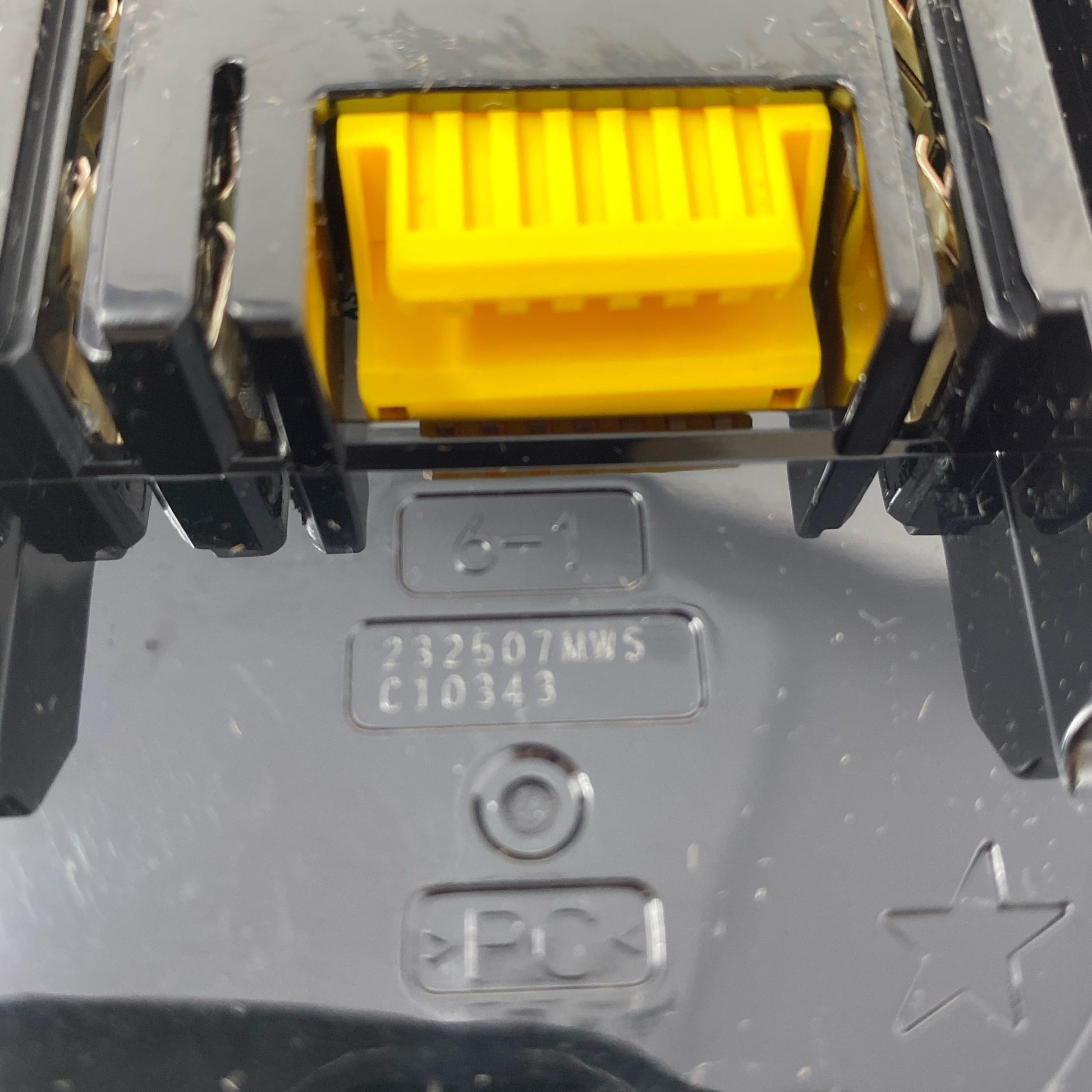 Serial #/Tag-UNT235441Q7O