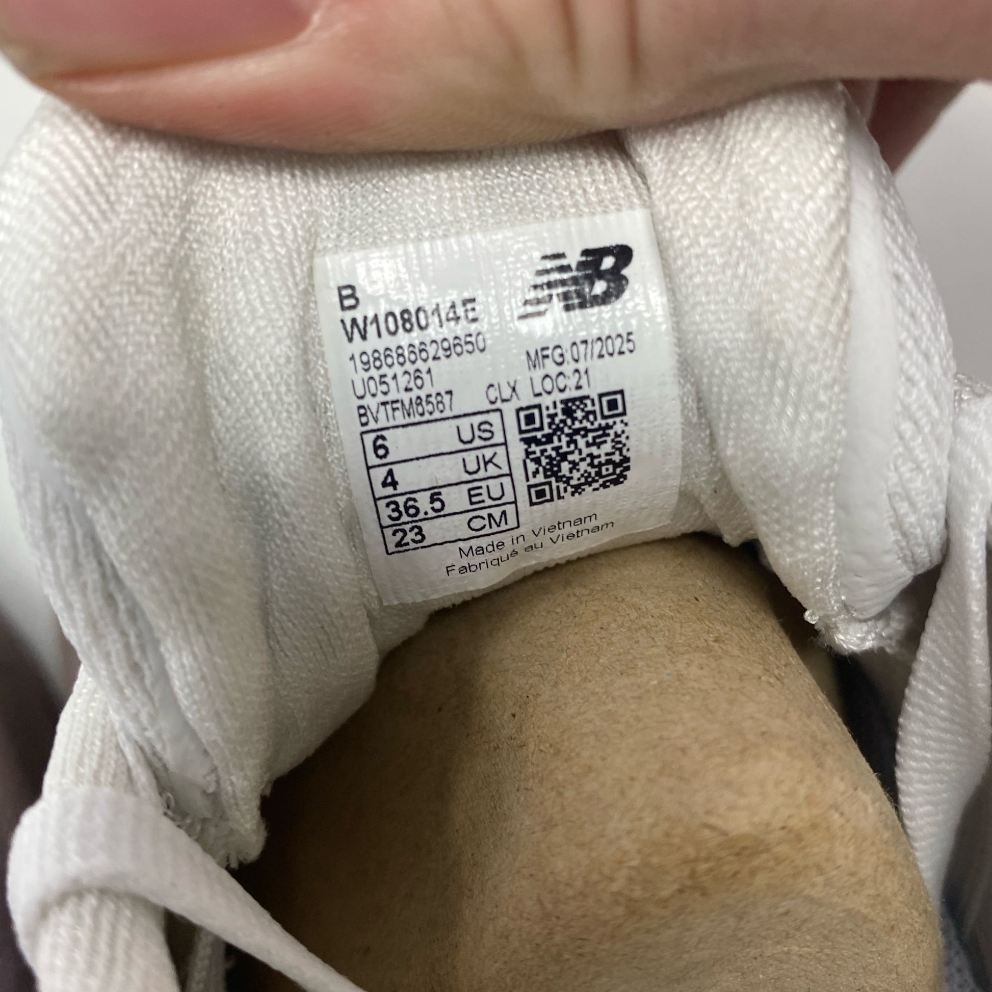 Serial #/Tag-UNT914122FKQ