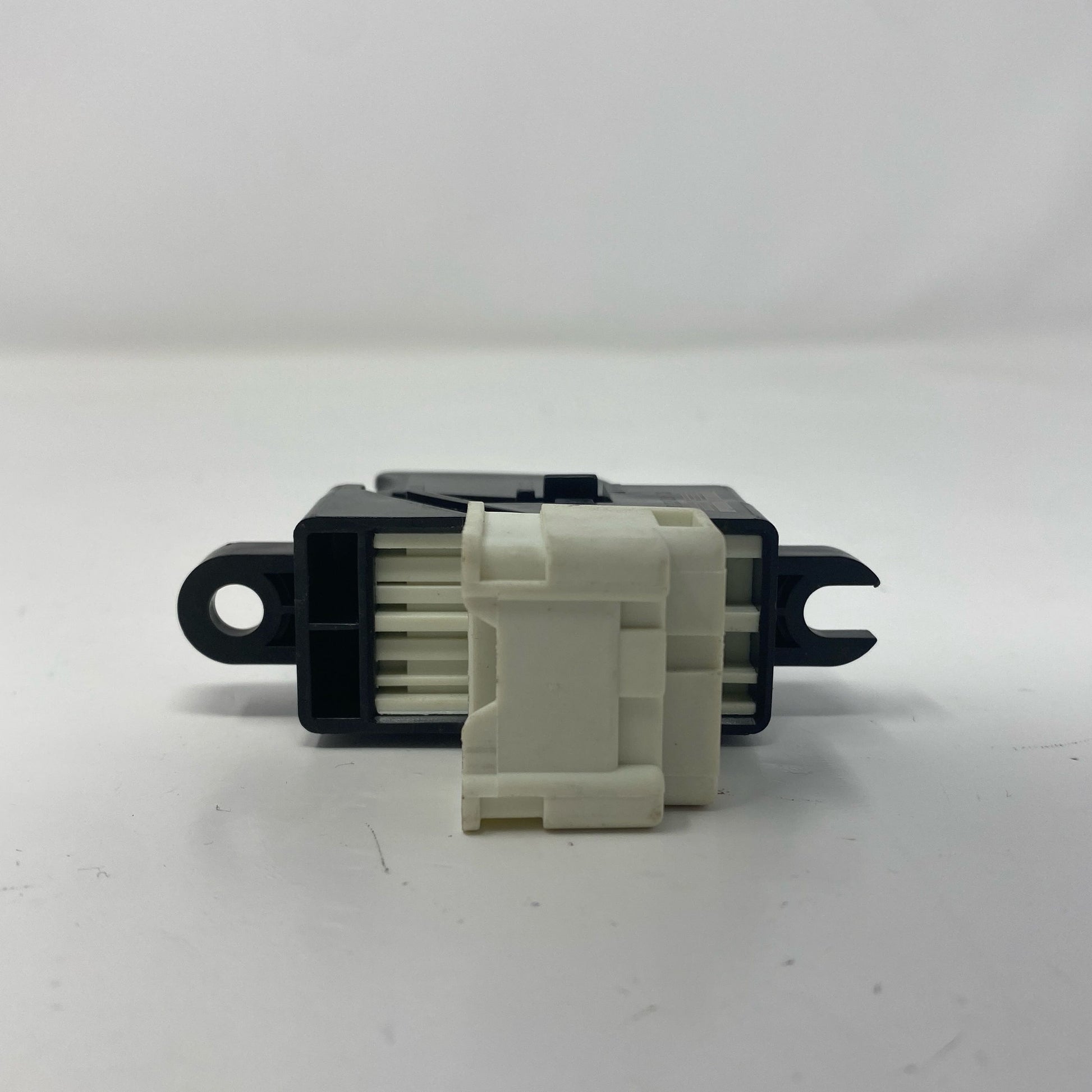Back-UNT0624965FS