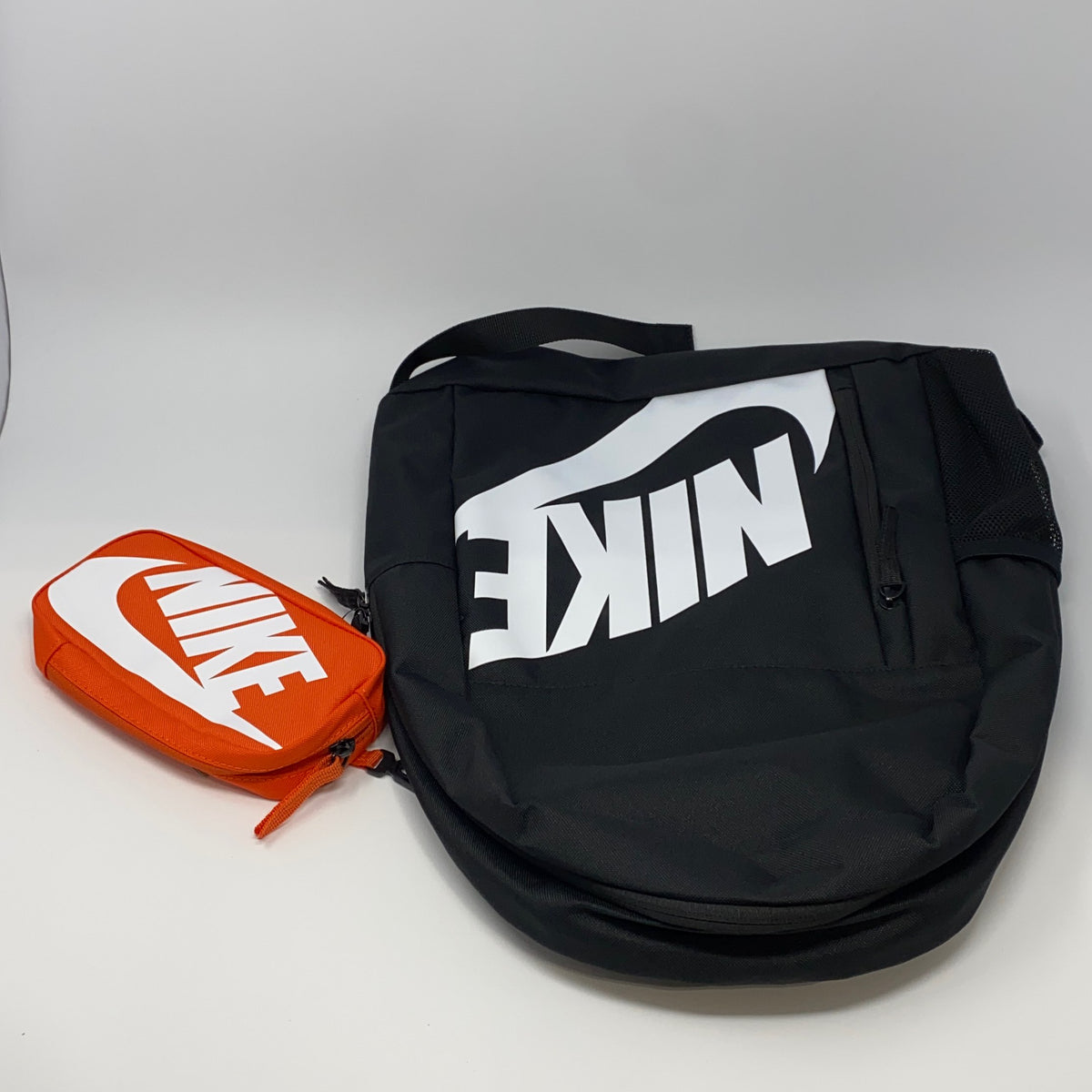 Back-UNT772708Q2M