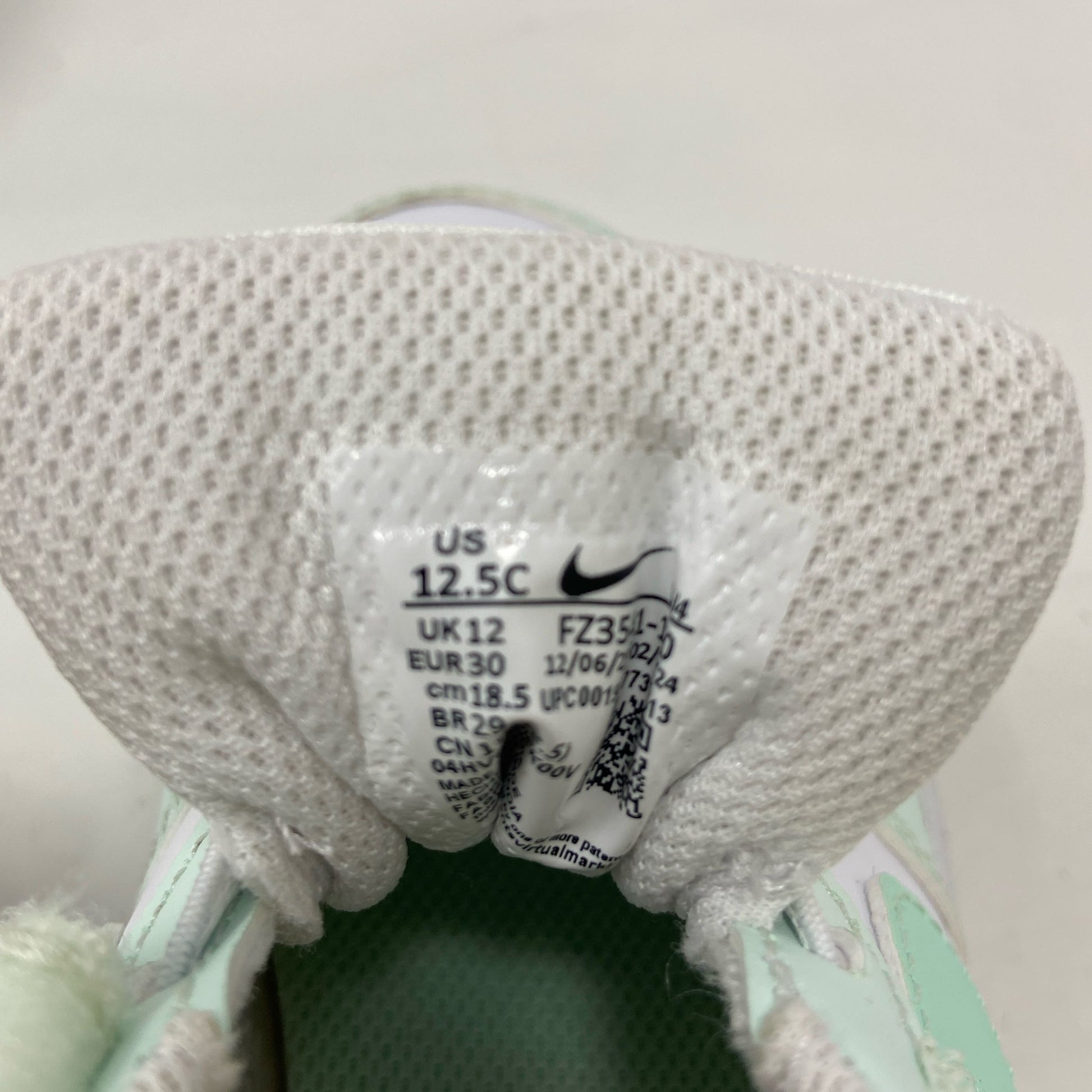 Serial #/Tag-LPNNC5H6ZM353